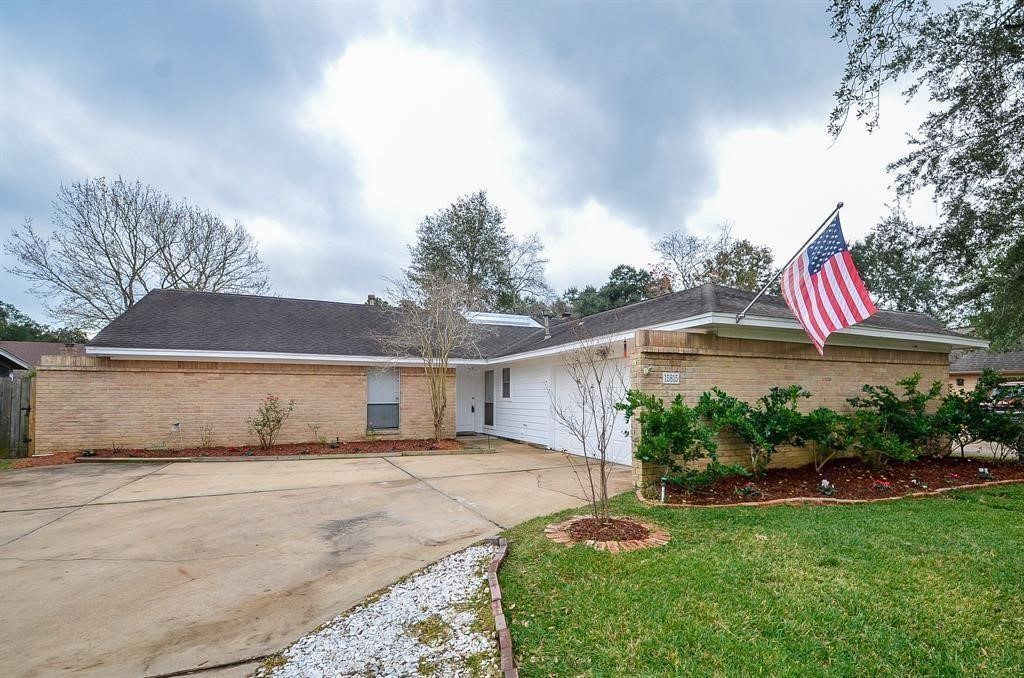 15815 Boulder Oaks Drive Property Photo 1