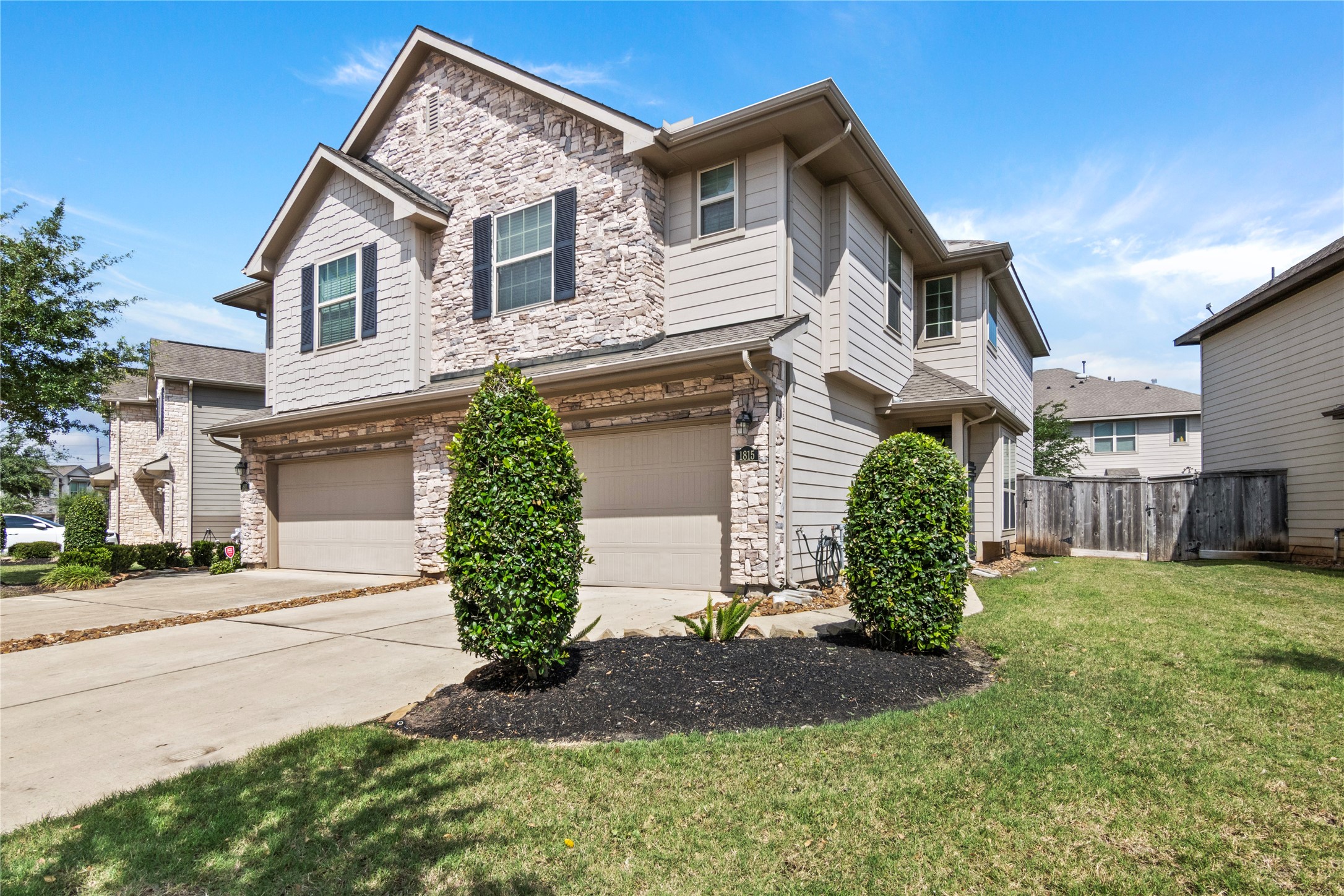 1815 Ryon Falls Drive Property Photo 3
