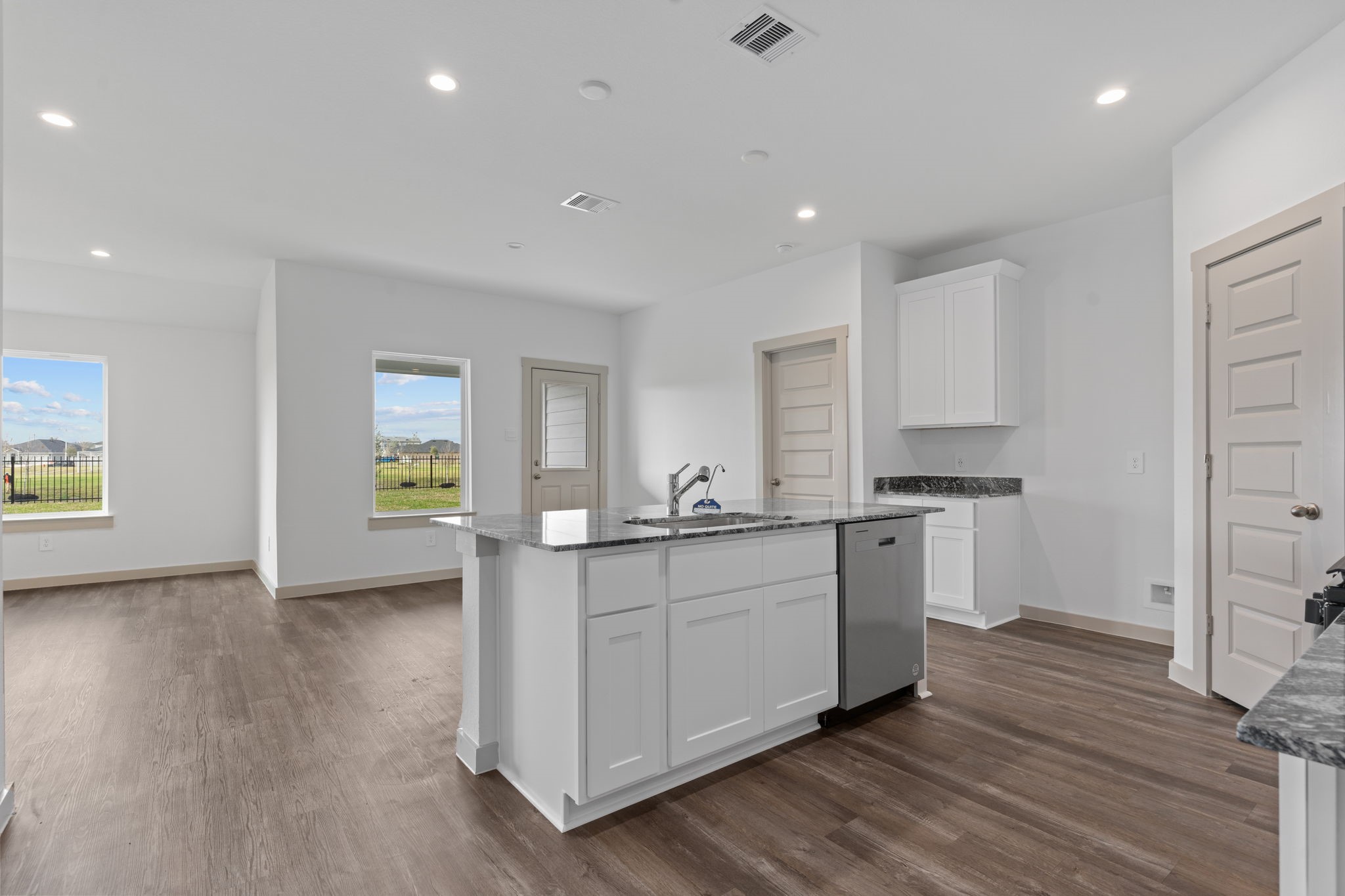 2526 Ocean Jasper Drive Property Photo 4