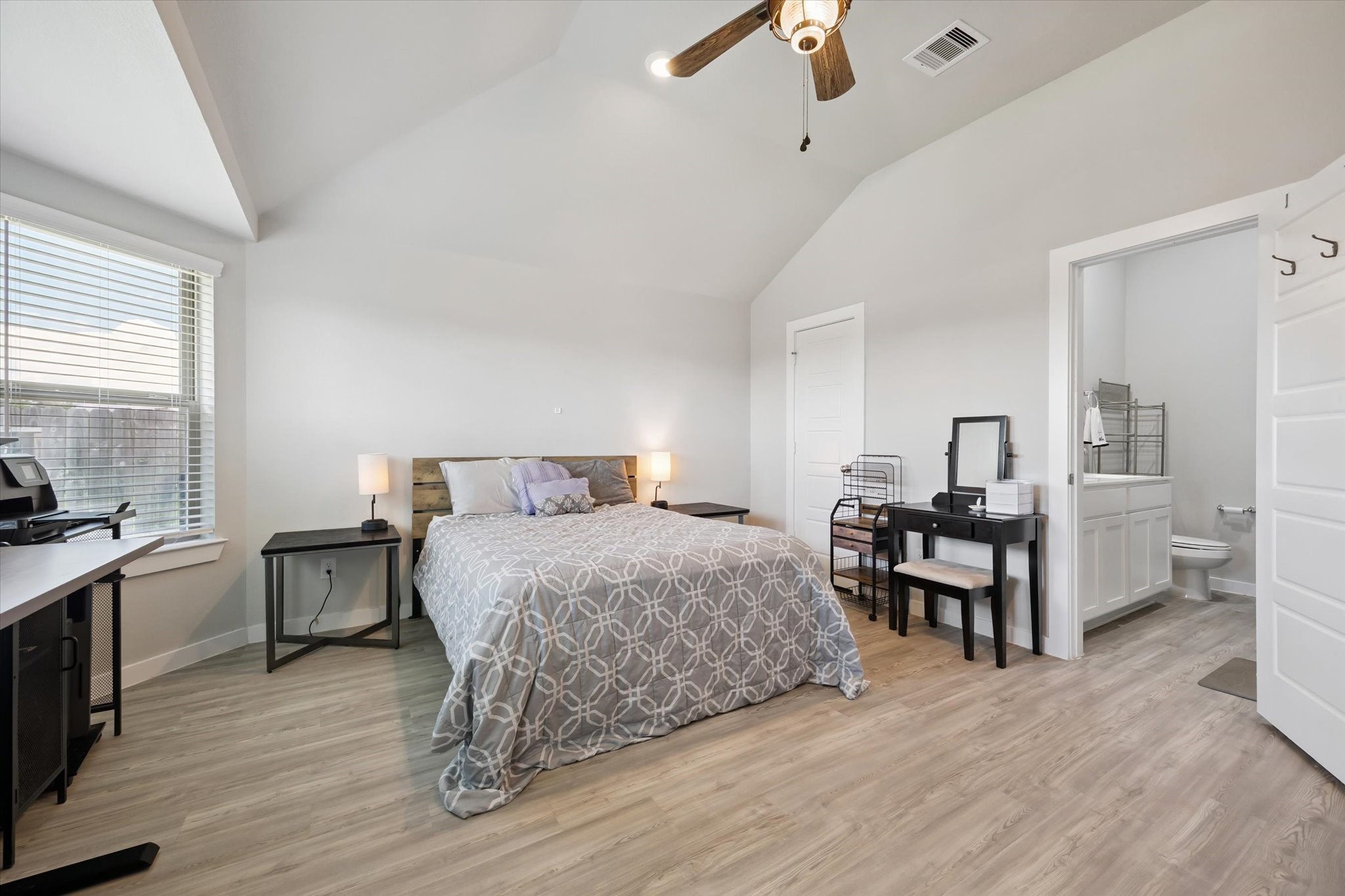 2493 Clydesdale Lane Property Photo 4