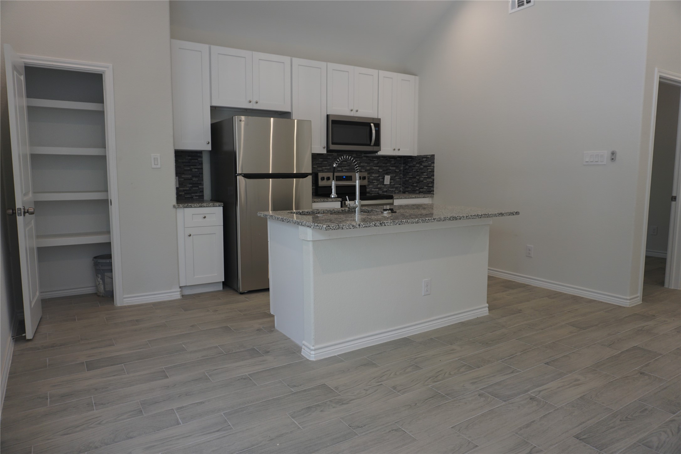 10023 Calendar St Property Photo 7