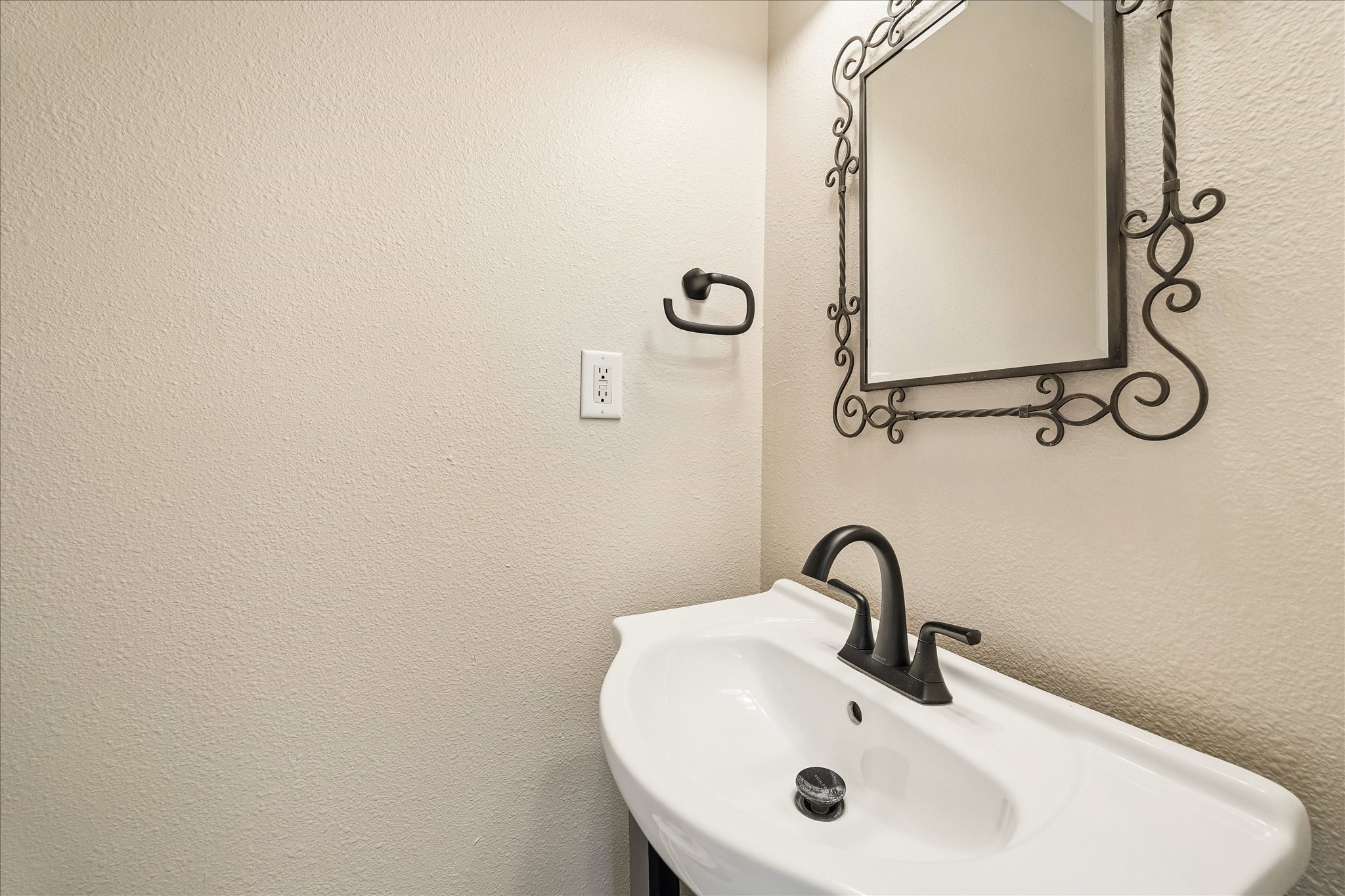 13811 Woodthorpe Lane Property Photo 18