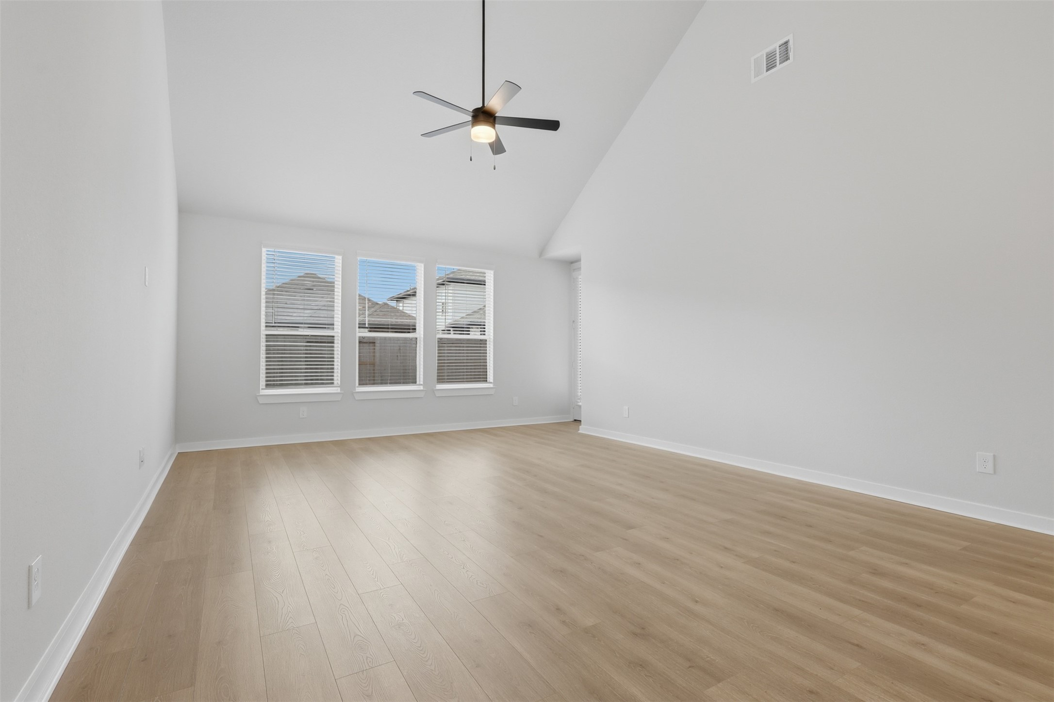 5011 Bowen Prairie Drive Property Photo 11