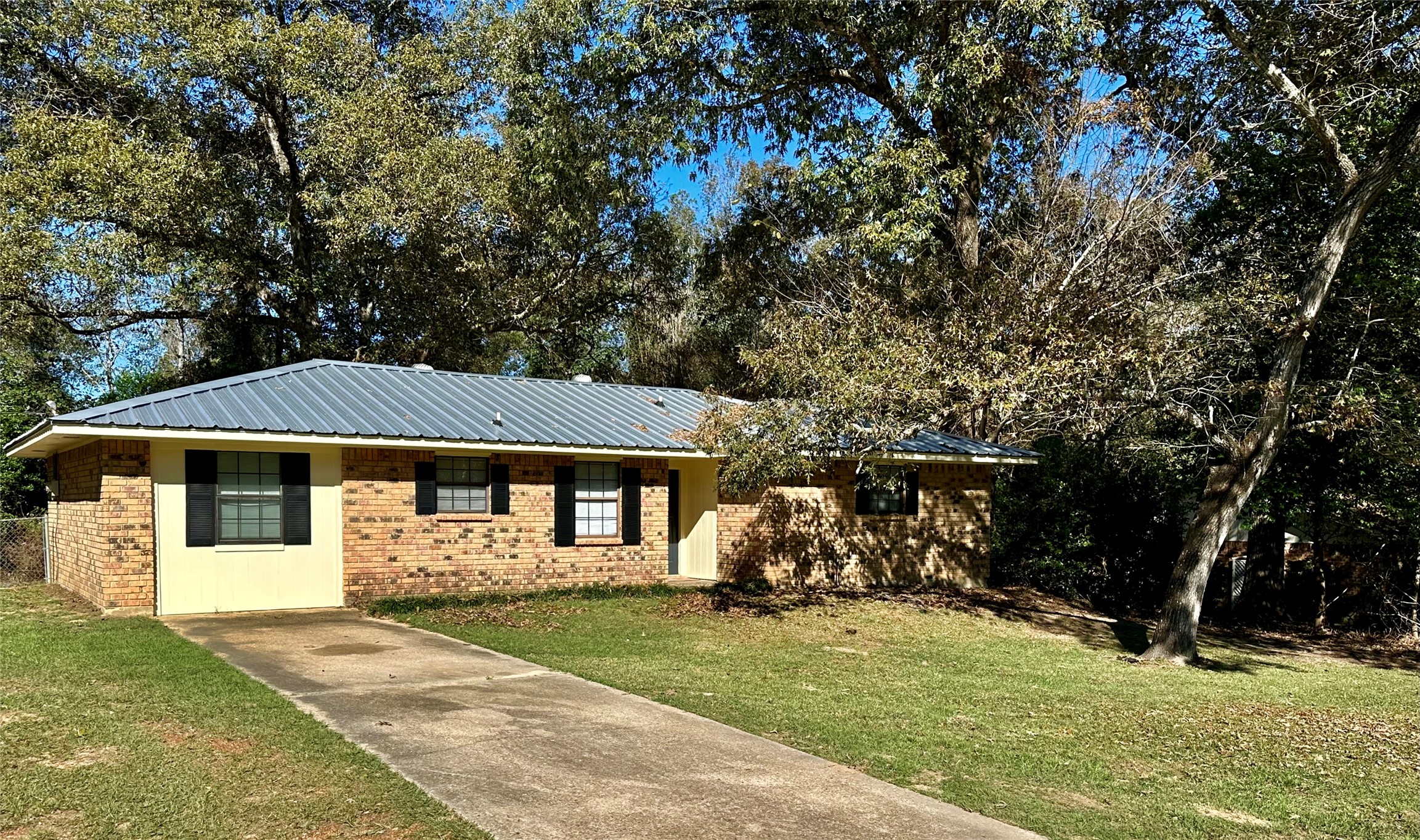 133 County Road 1028 Property Photo 1