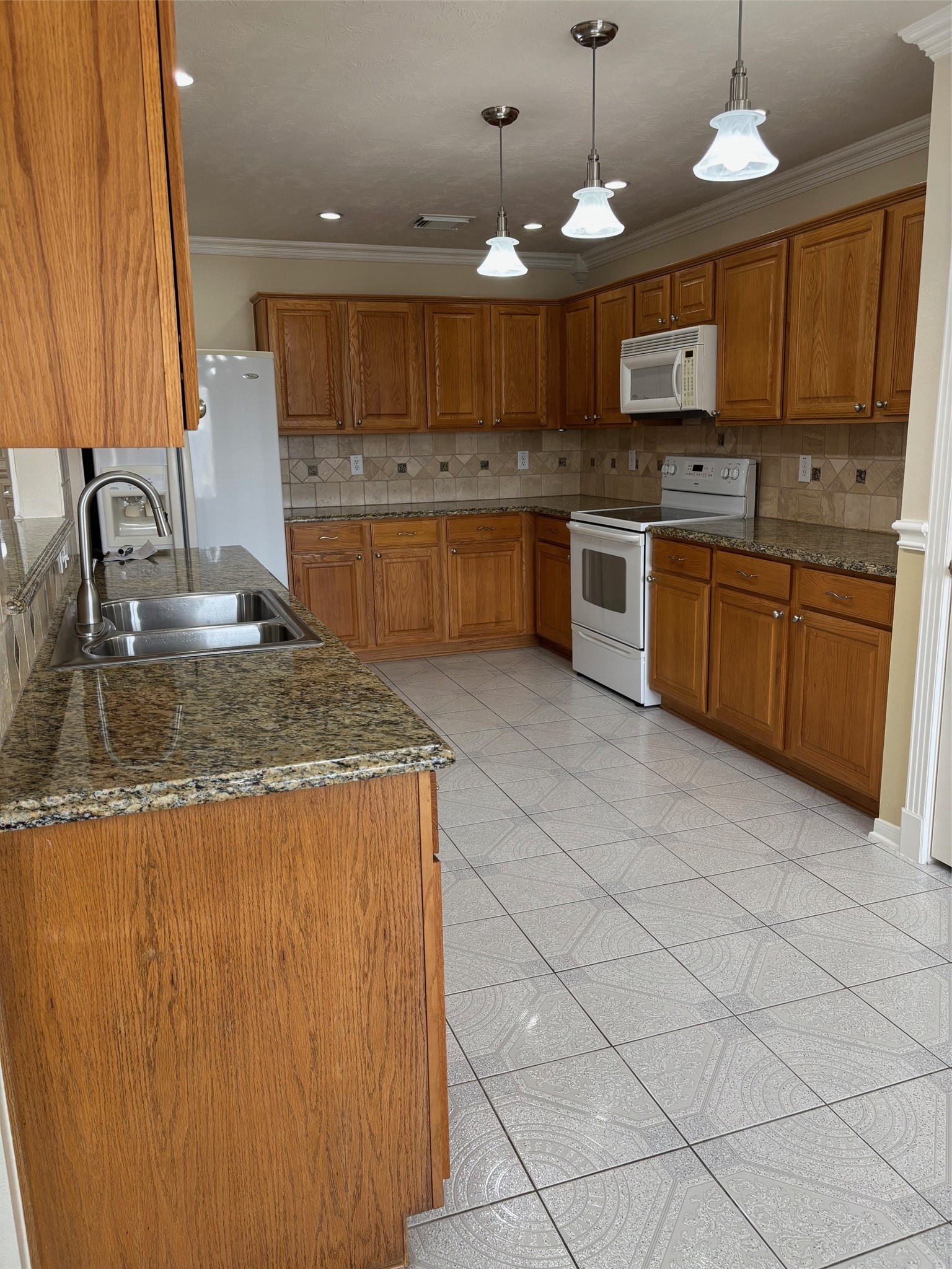 903 Christopher Property Photo 3
