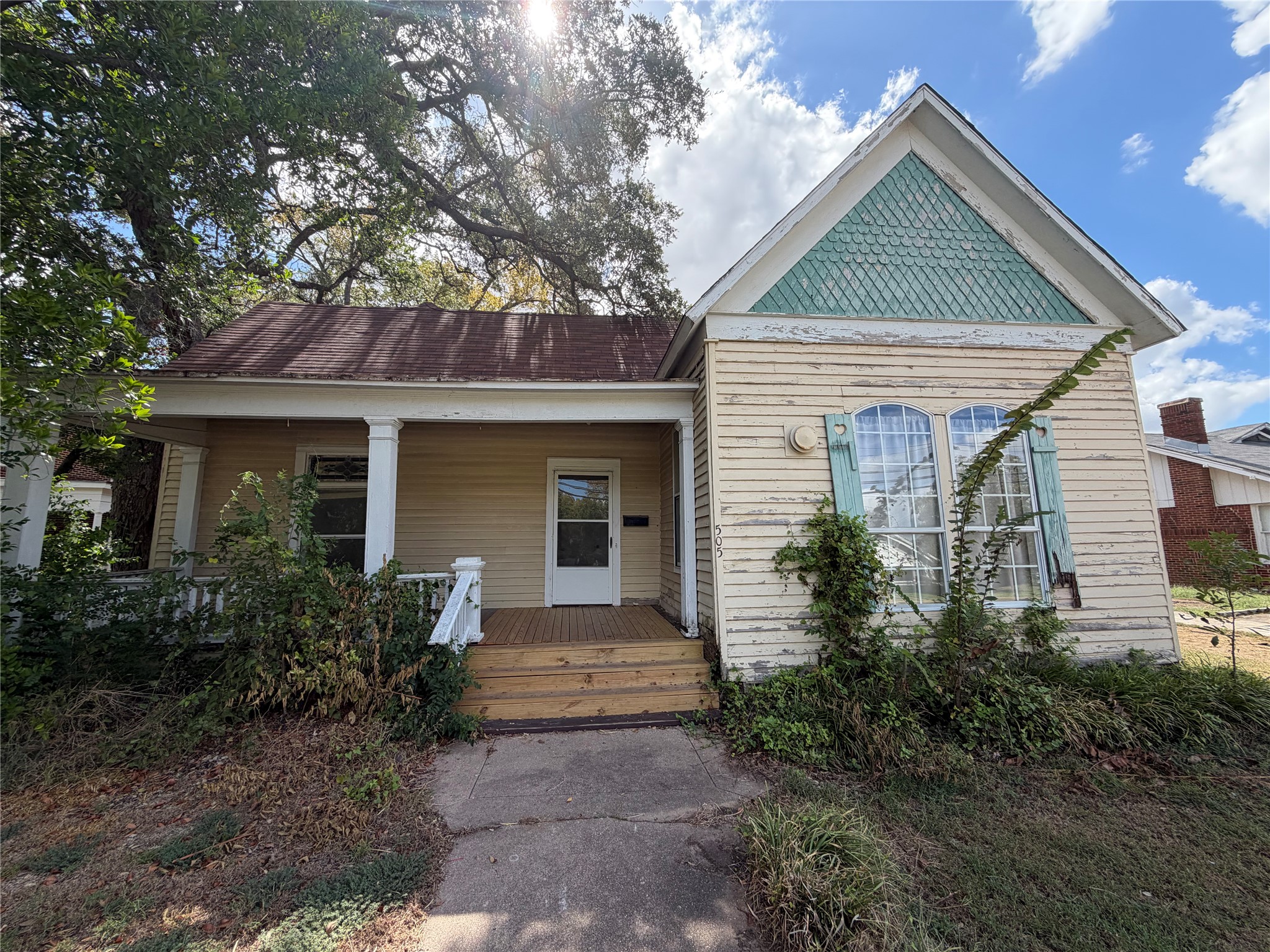 505 W Buck Street Property Photo 1