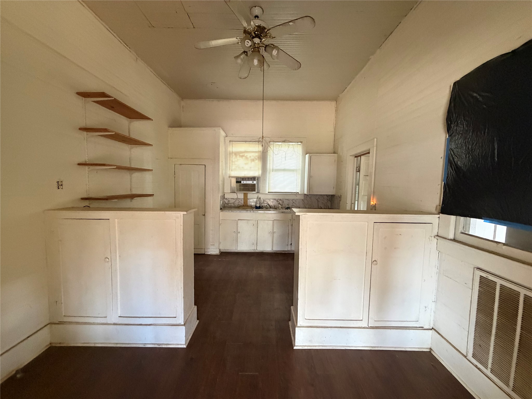 505 W Buck Street Property Photo 9