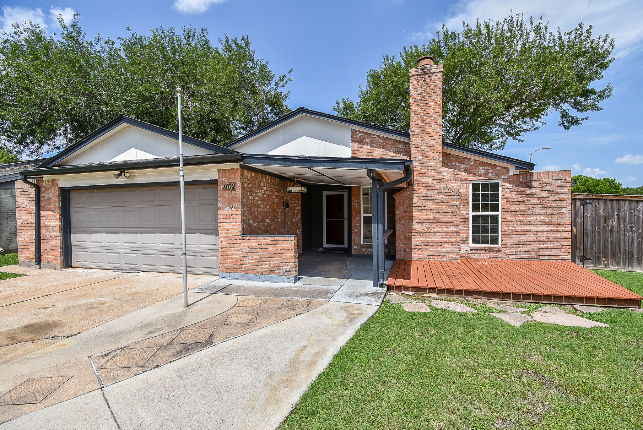 1102 Ashdale Drive Property Photo 1