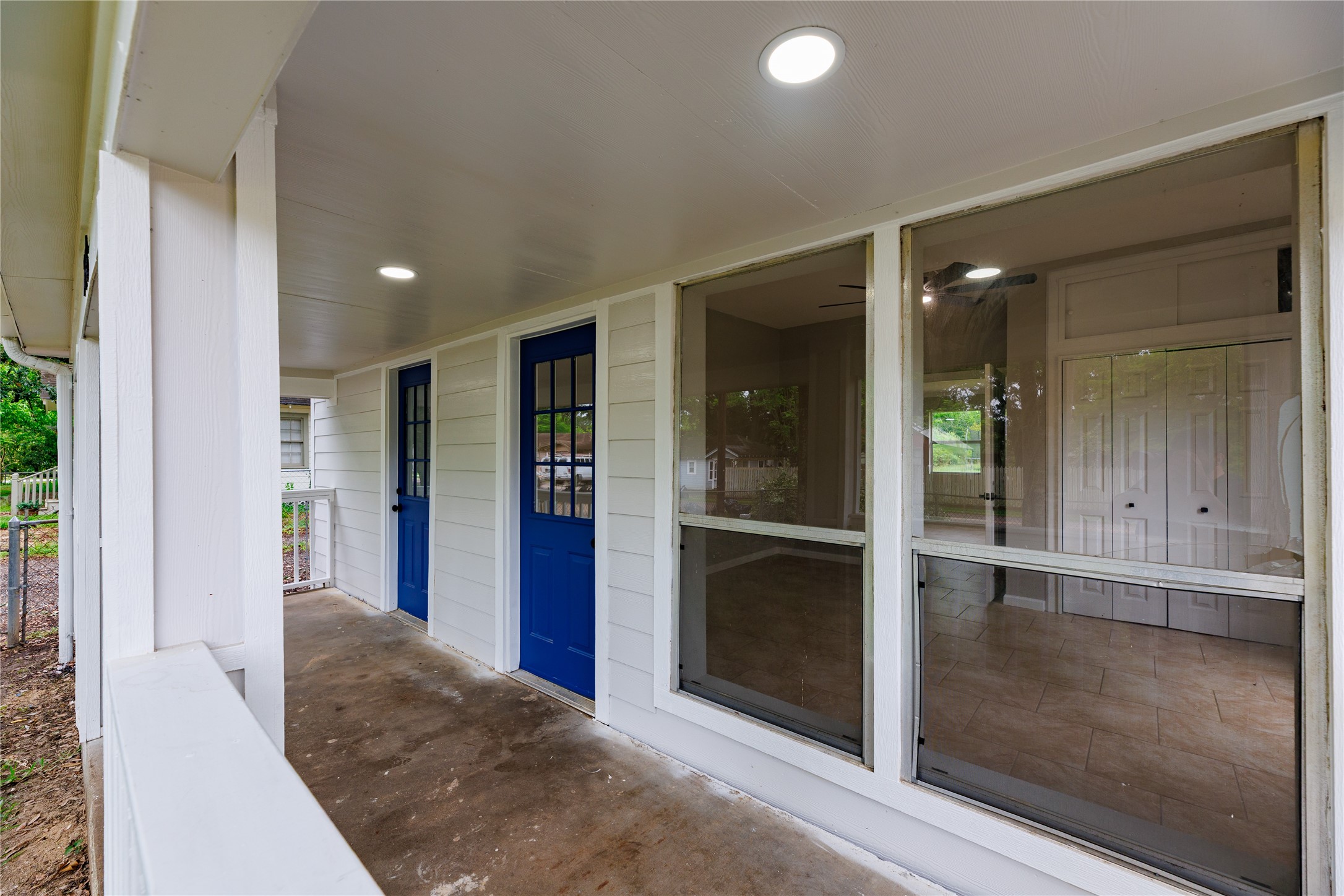 704 W Willis Street Property Photo 2