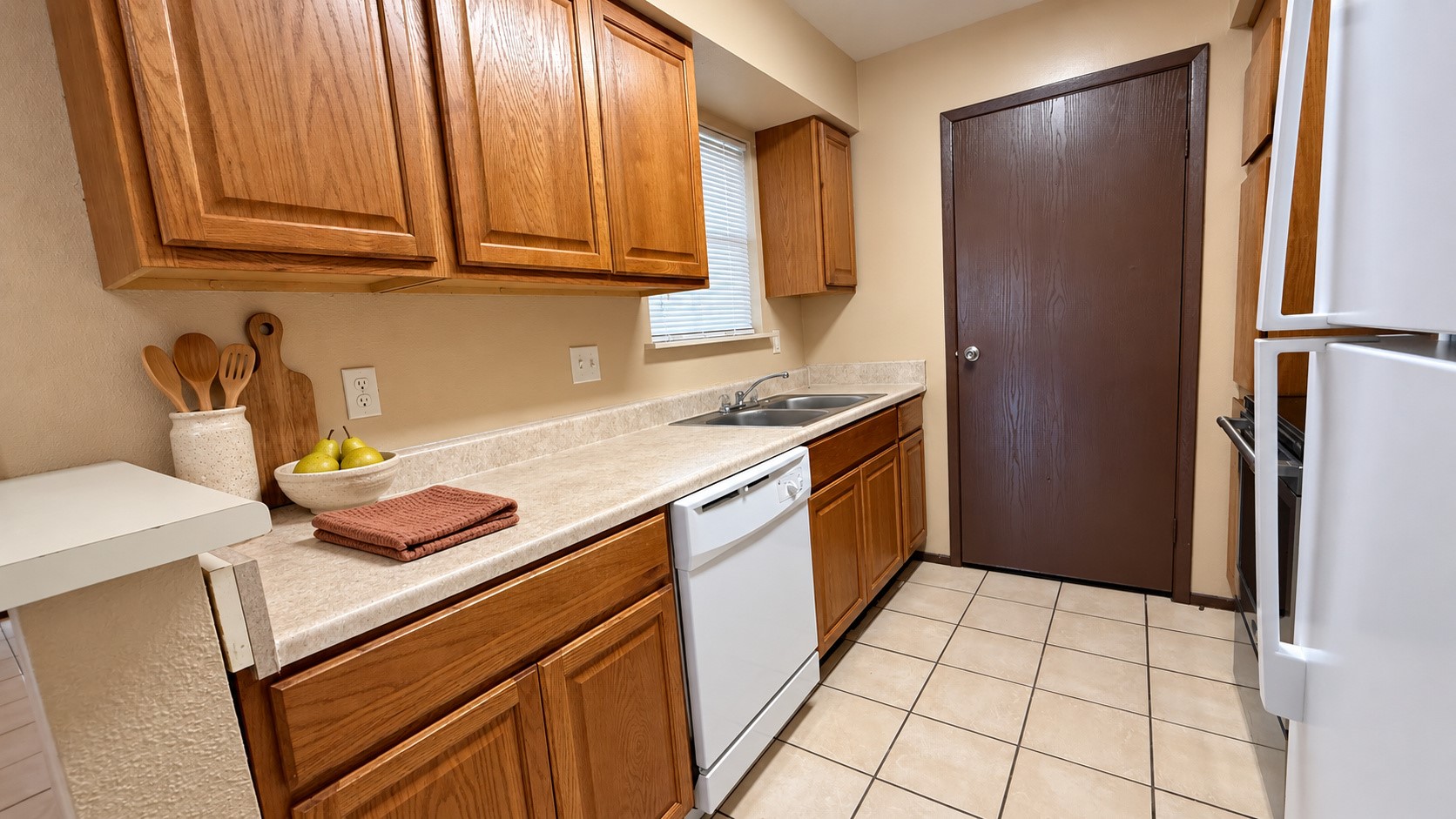 13480 S Thorntree Drive 316 Property Photo 3