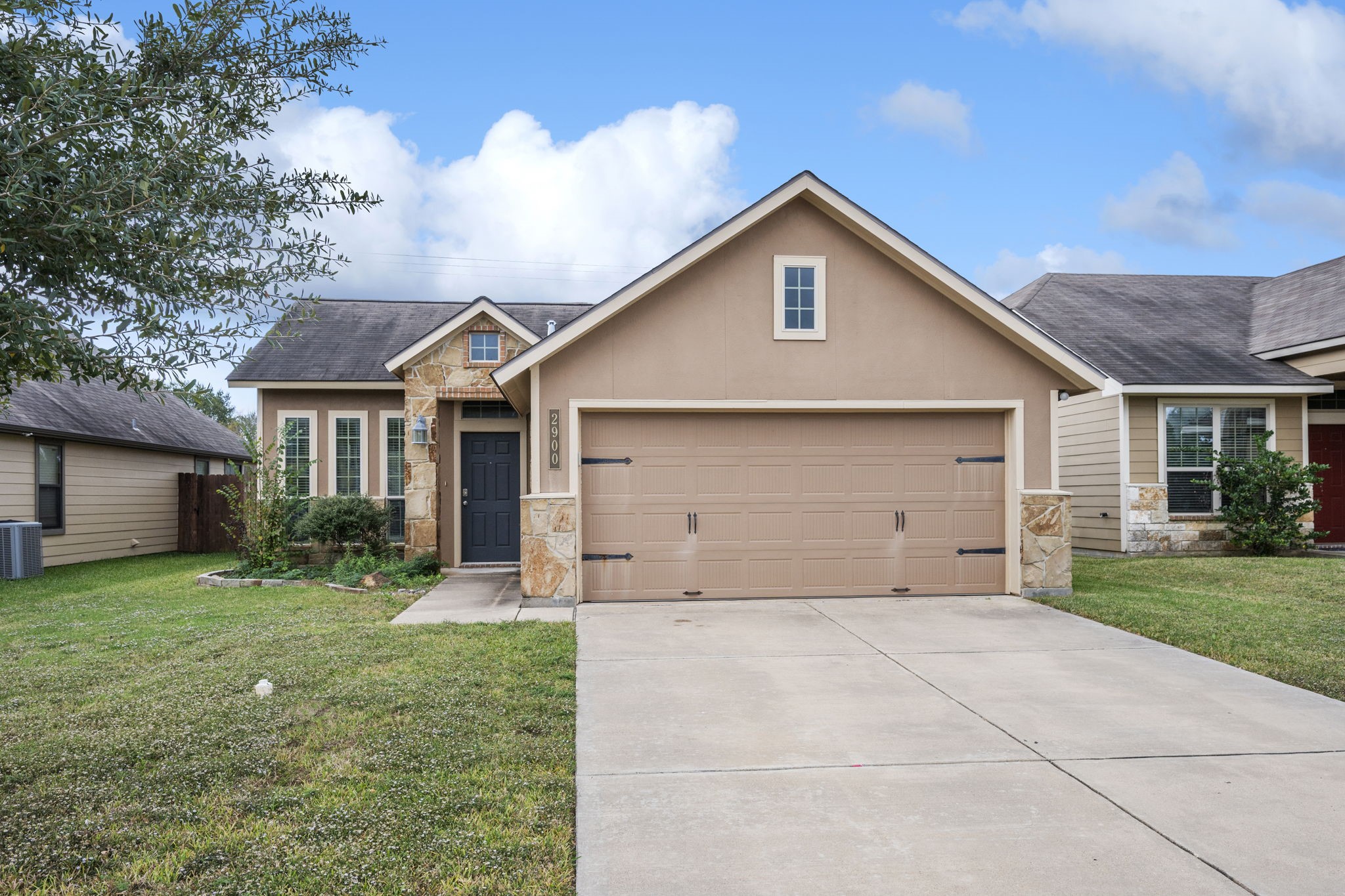 2900 Silver Oak Drive Property Photo 1