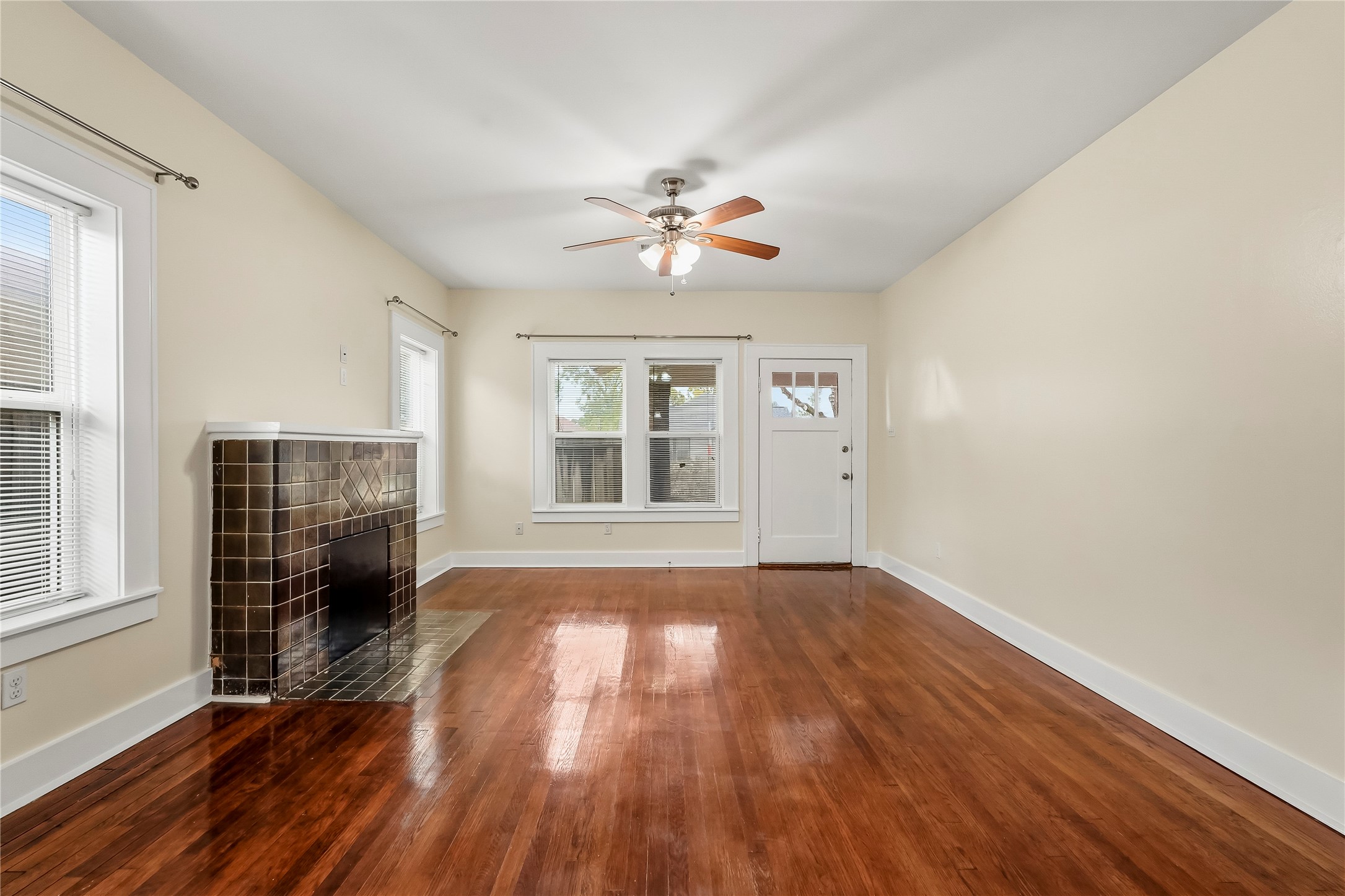 4616 Clay Street Property Photo 6