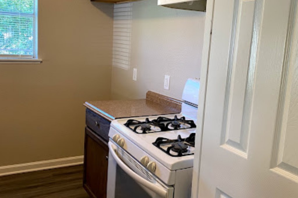 9325 Kentshire Drive B Property Photo 5