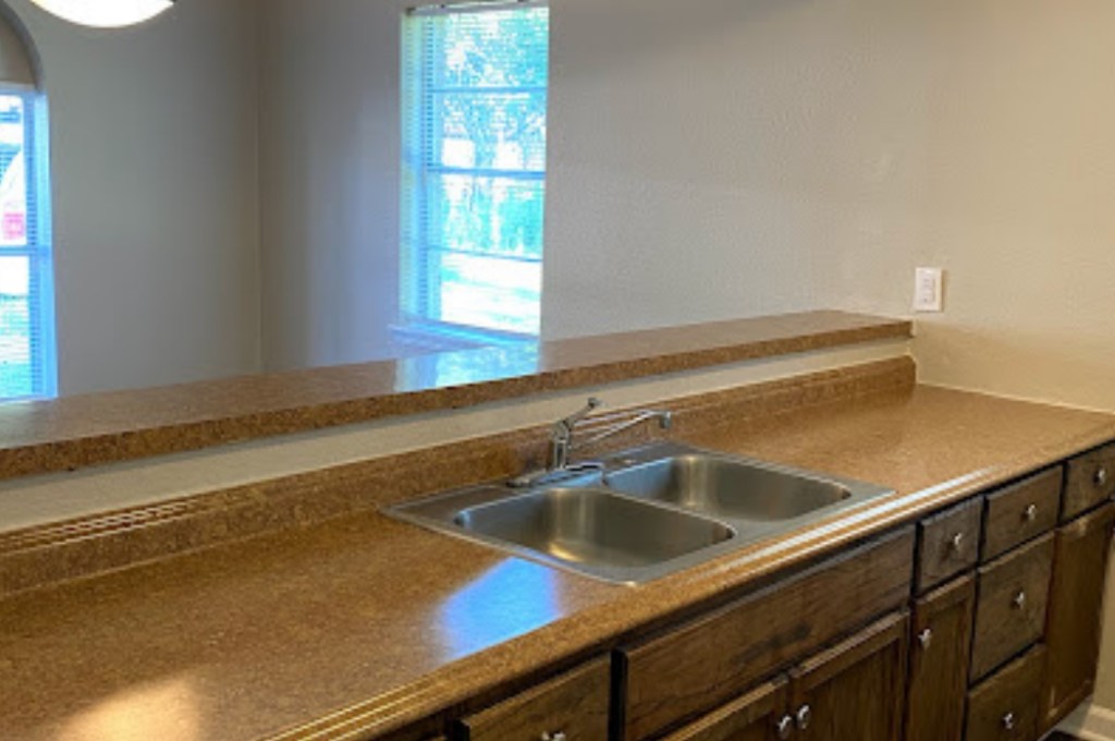 9325 Kentshire Drive B Property Photo 6