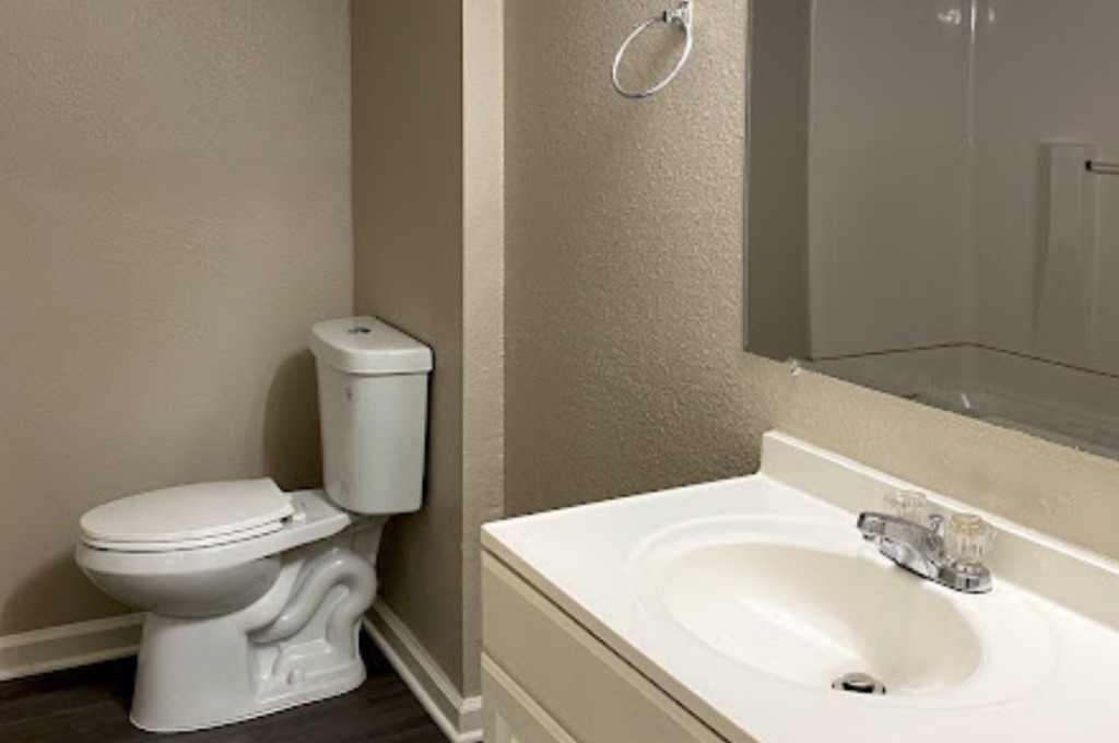 9325 Kentshire Drive B Property Photo 8