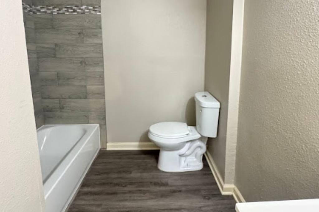 9325 Kentshire Drive B Property Photo 10