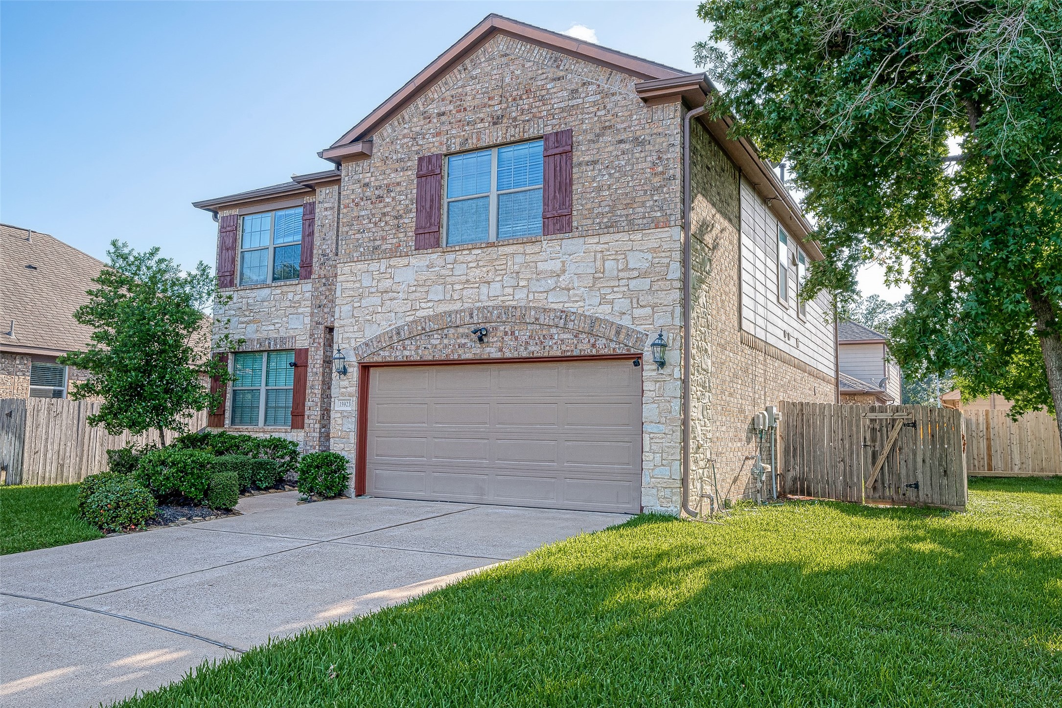 15923 Eldora Springs Court Property Photo 2