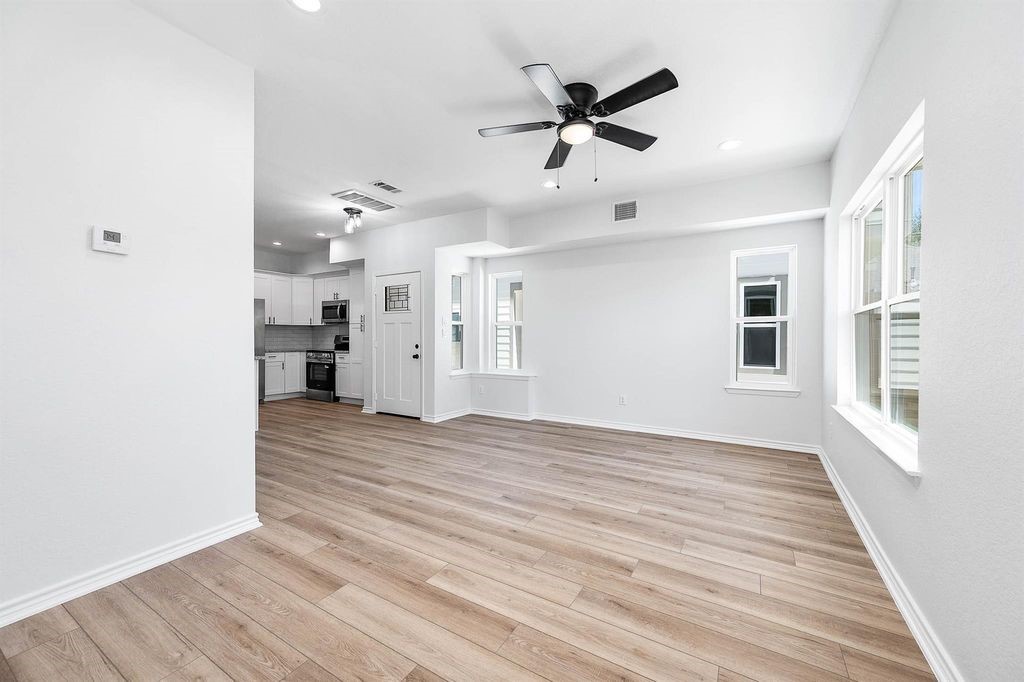 2018 Hampton A Street A Property Photo 4