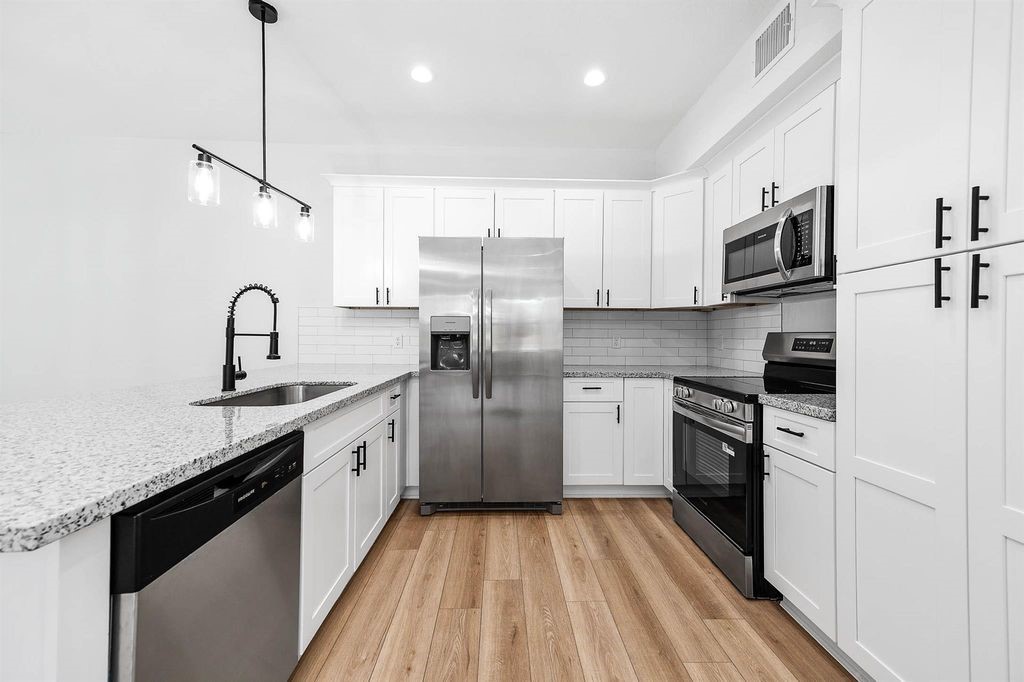 2018 Hampton A Street A Property Photo 6