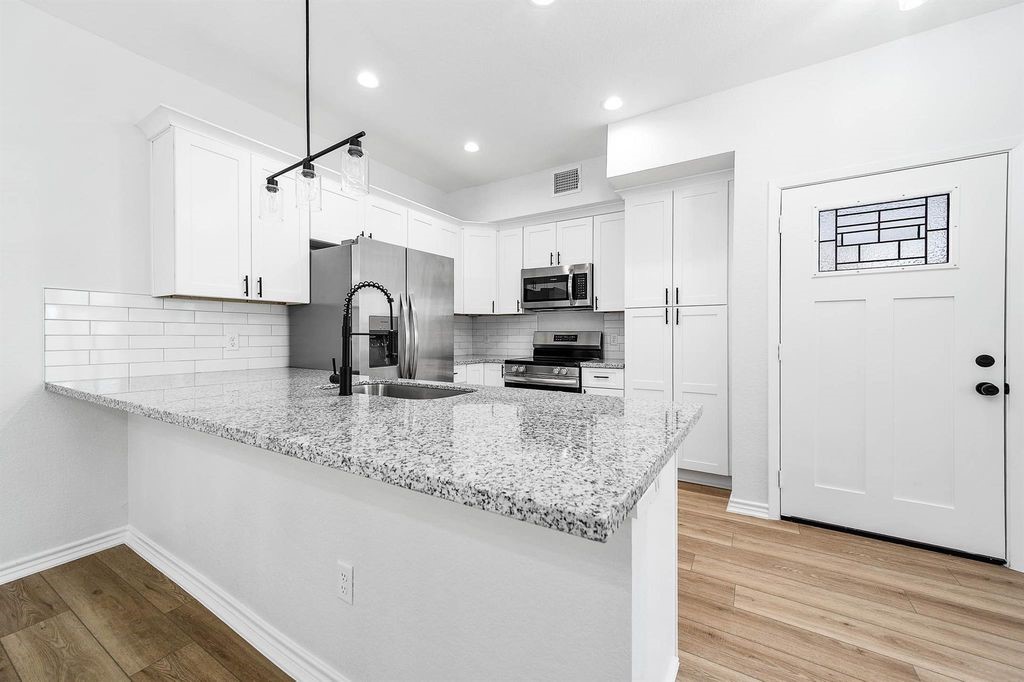 2018 Hampton A Street A Property Photo 8
