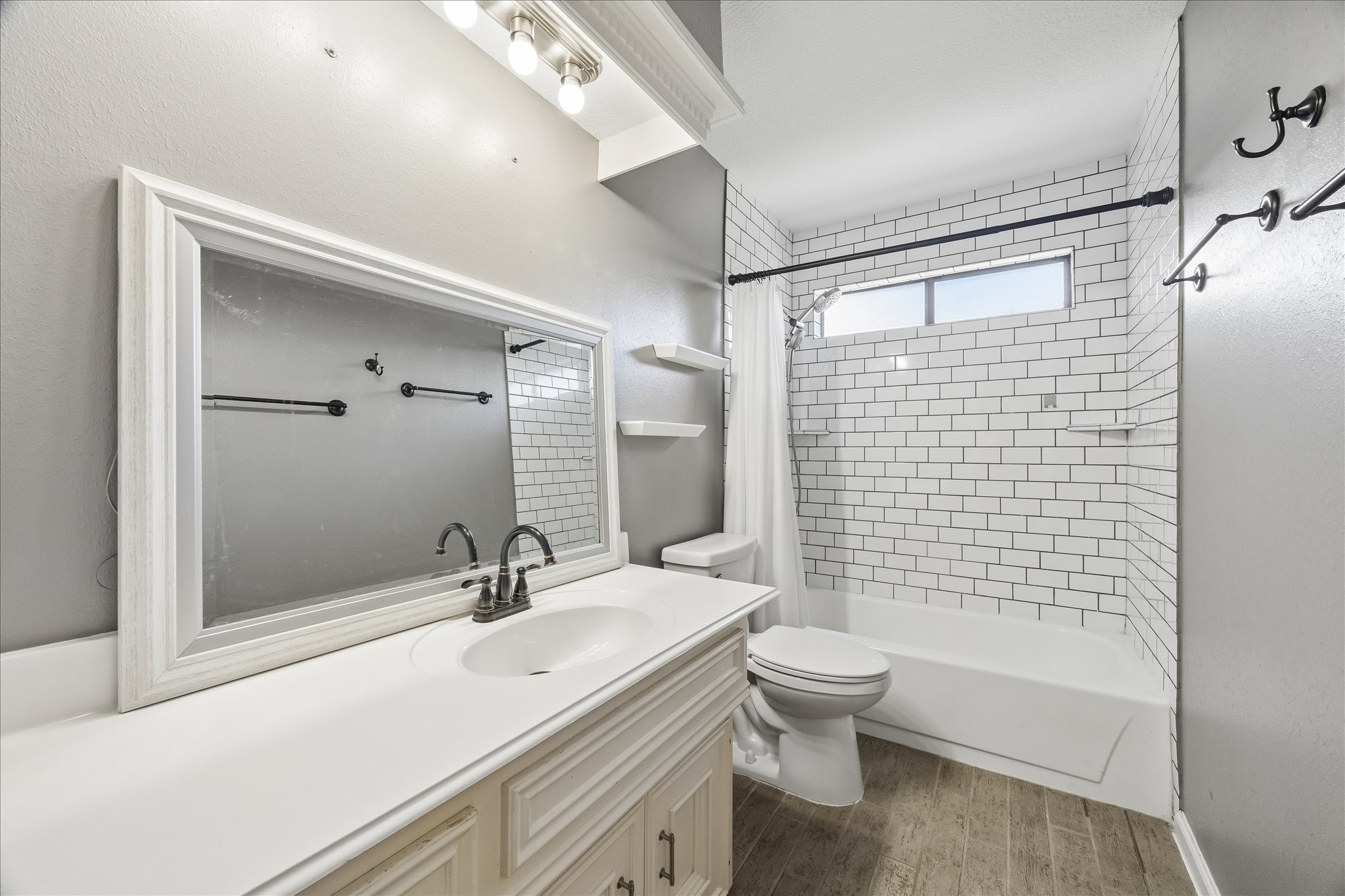 1205 Middlecreek Street Property Photo 23