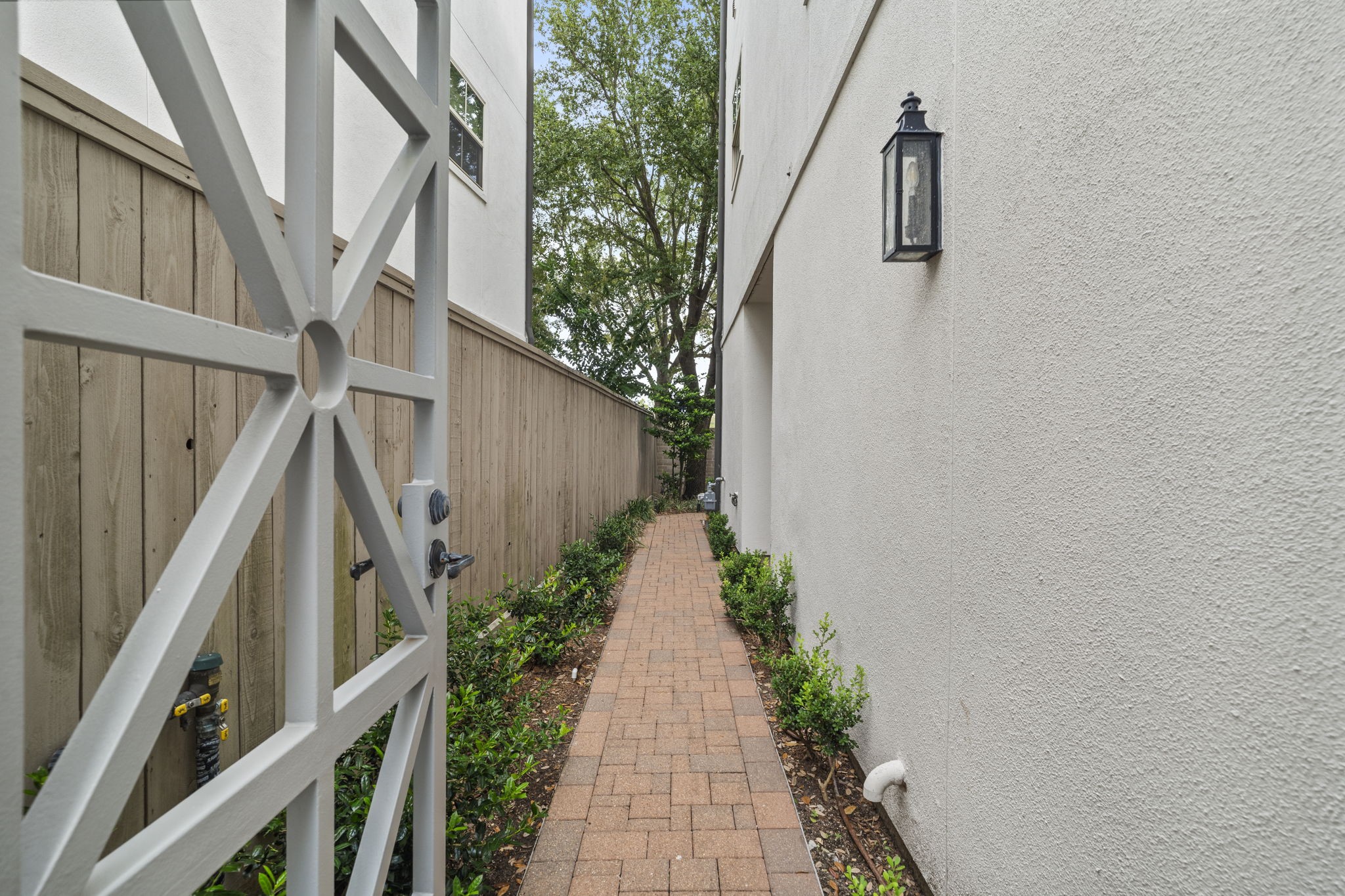 15931 Morgan Street Property Photo 9