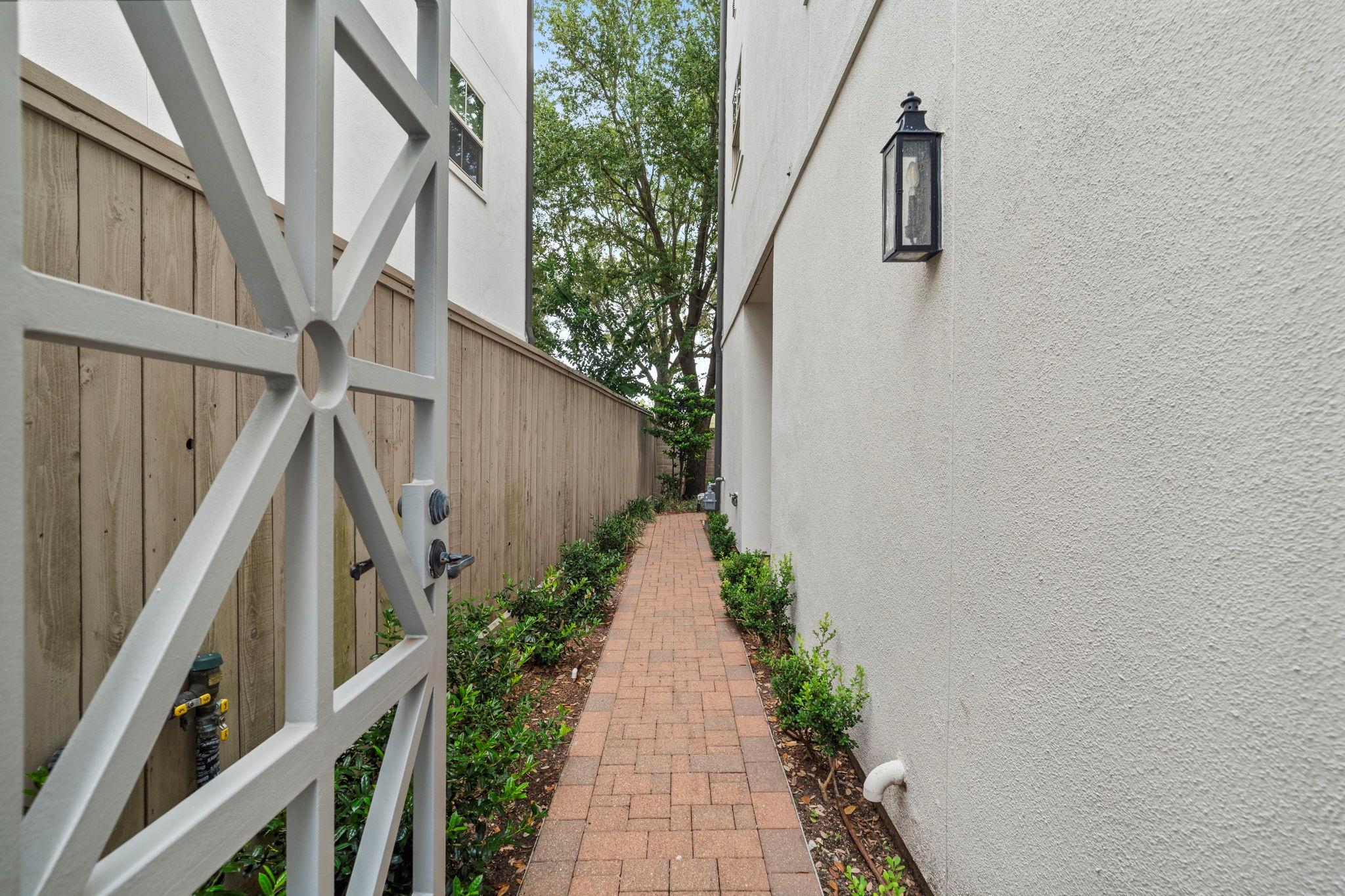 15931 Morgan Street Property Photo 9