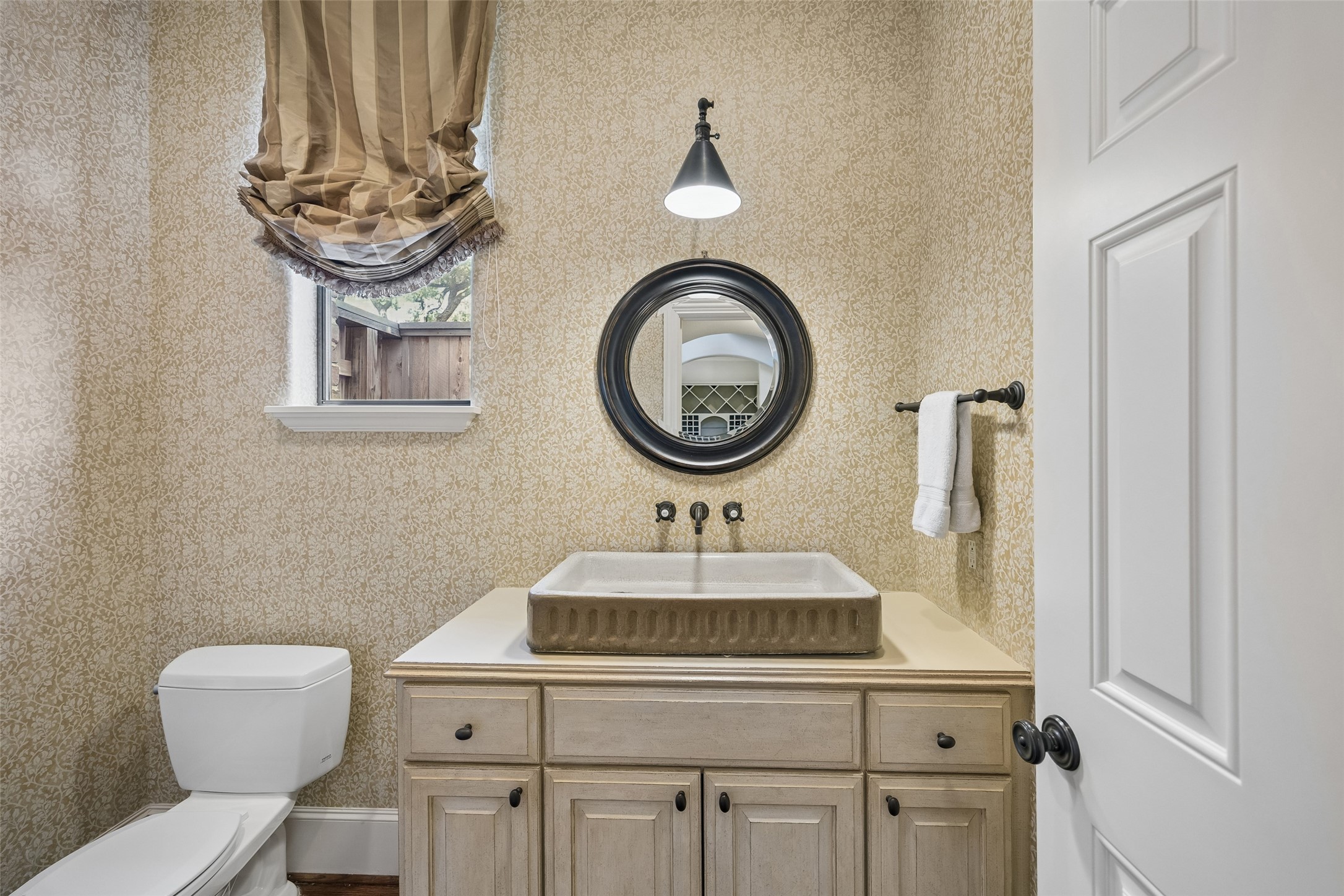 6261 Burgoyne Road Property Photo 23