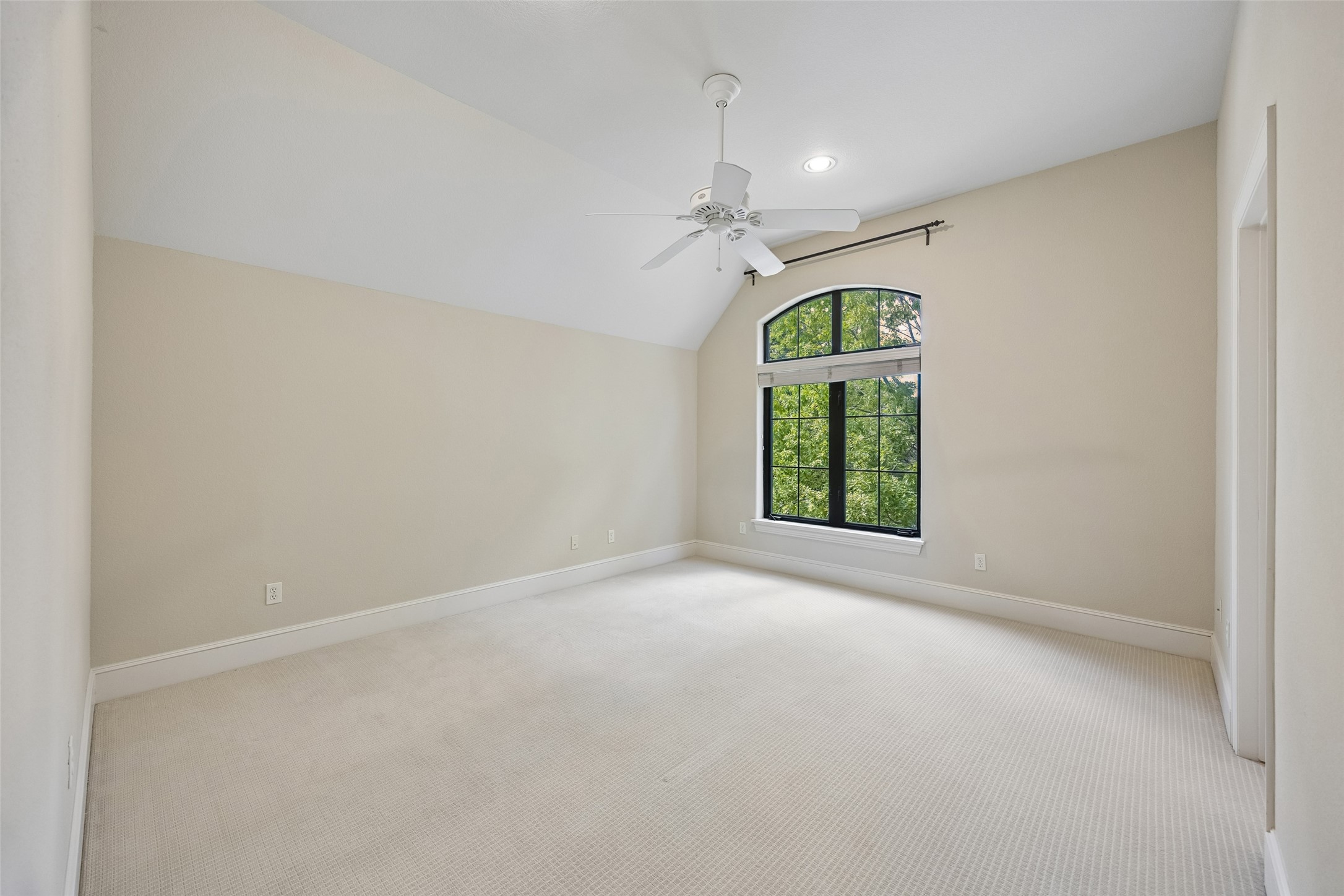 6261 Burgoyne Road Property Photo 29