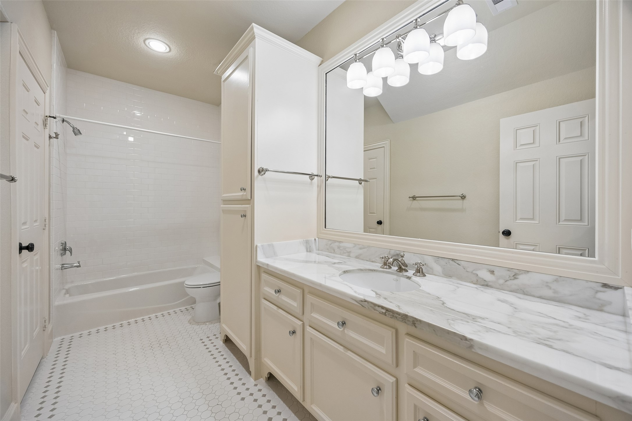 6261 Burgoyne Road Property Photo 32