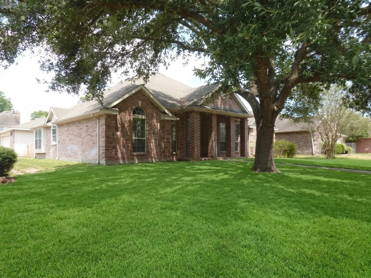2711 Woodcreek Lane Property Photo 2