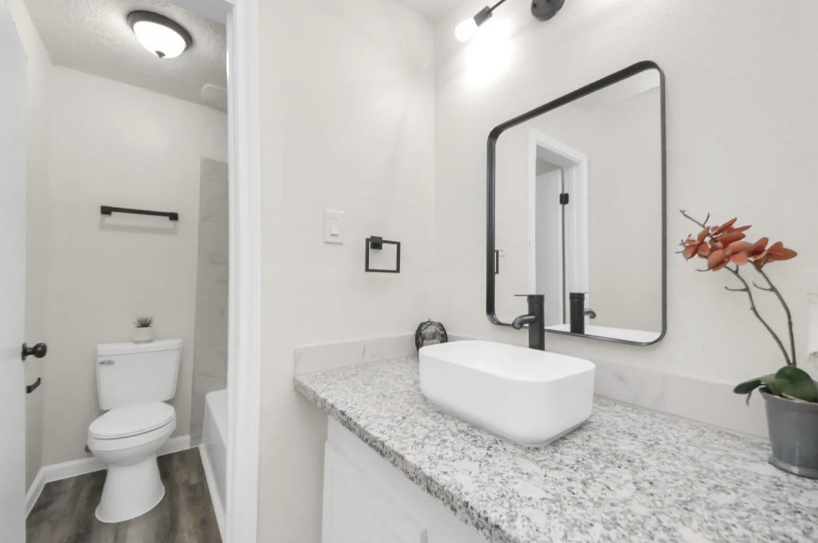 2110 Melbourne Street 12 Property Photo 6