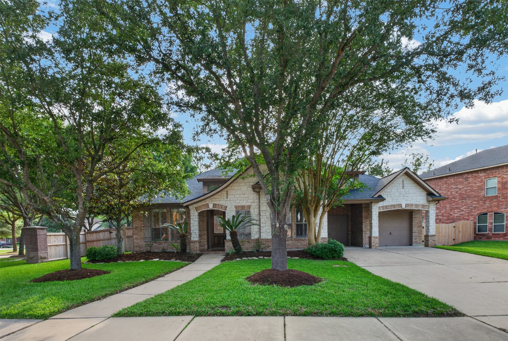 5923 Scarlett Bay Court Property Photo 1