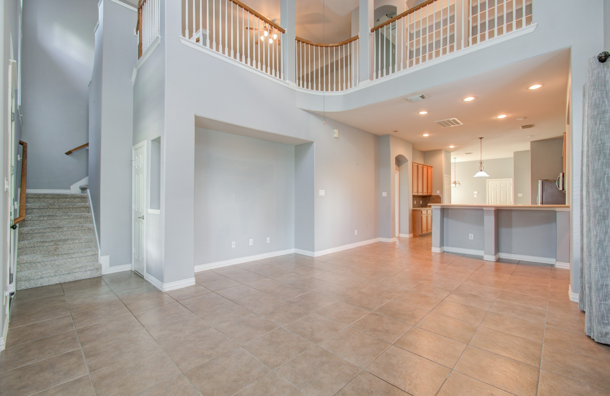 9106 Sunlight Oak Lane Property Photo 5