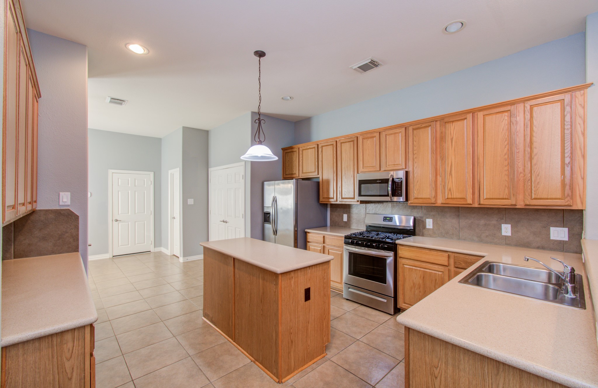 9106 Sunlight Oak Lane Property Photo 7