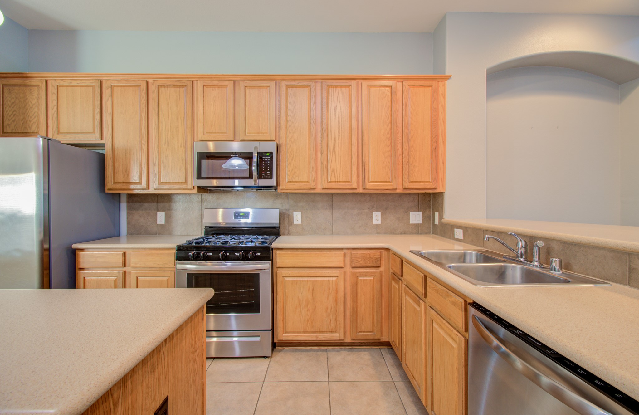 9106 Sunlight Oak Lane Property Photo 8