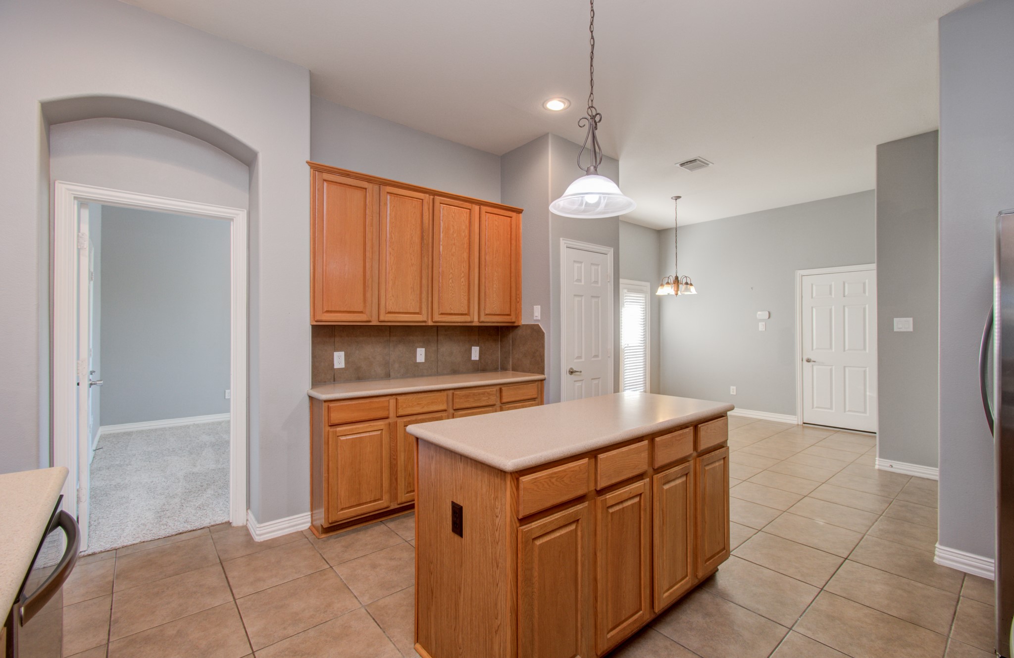 9106 Sunlight Oak Lane Property Photo 9