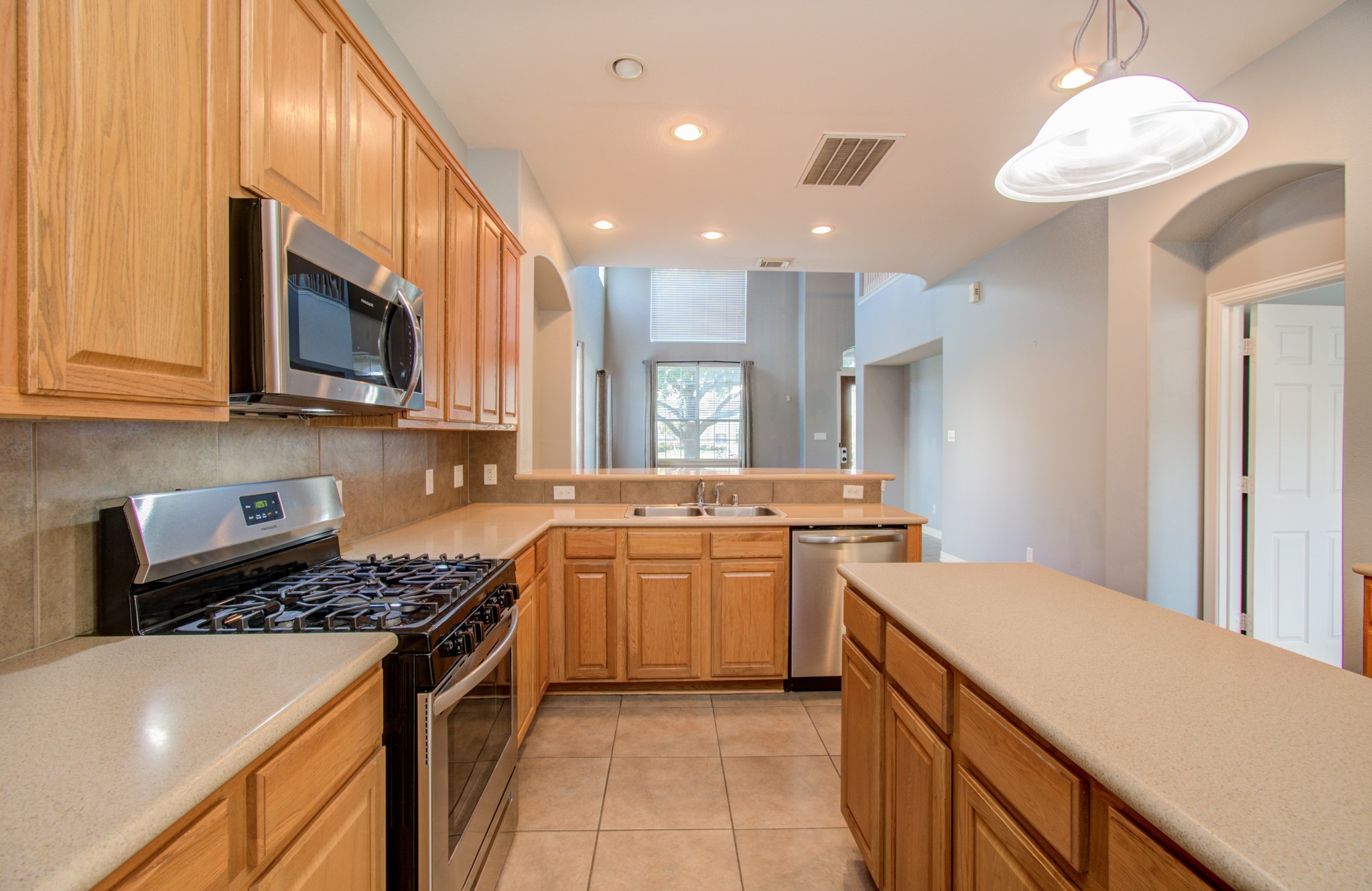 9106 Sunlight Oak Lane Property Photo 10