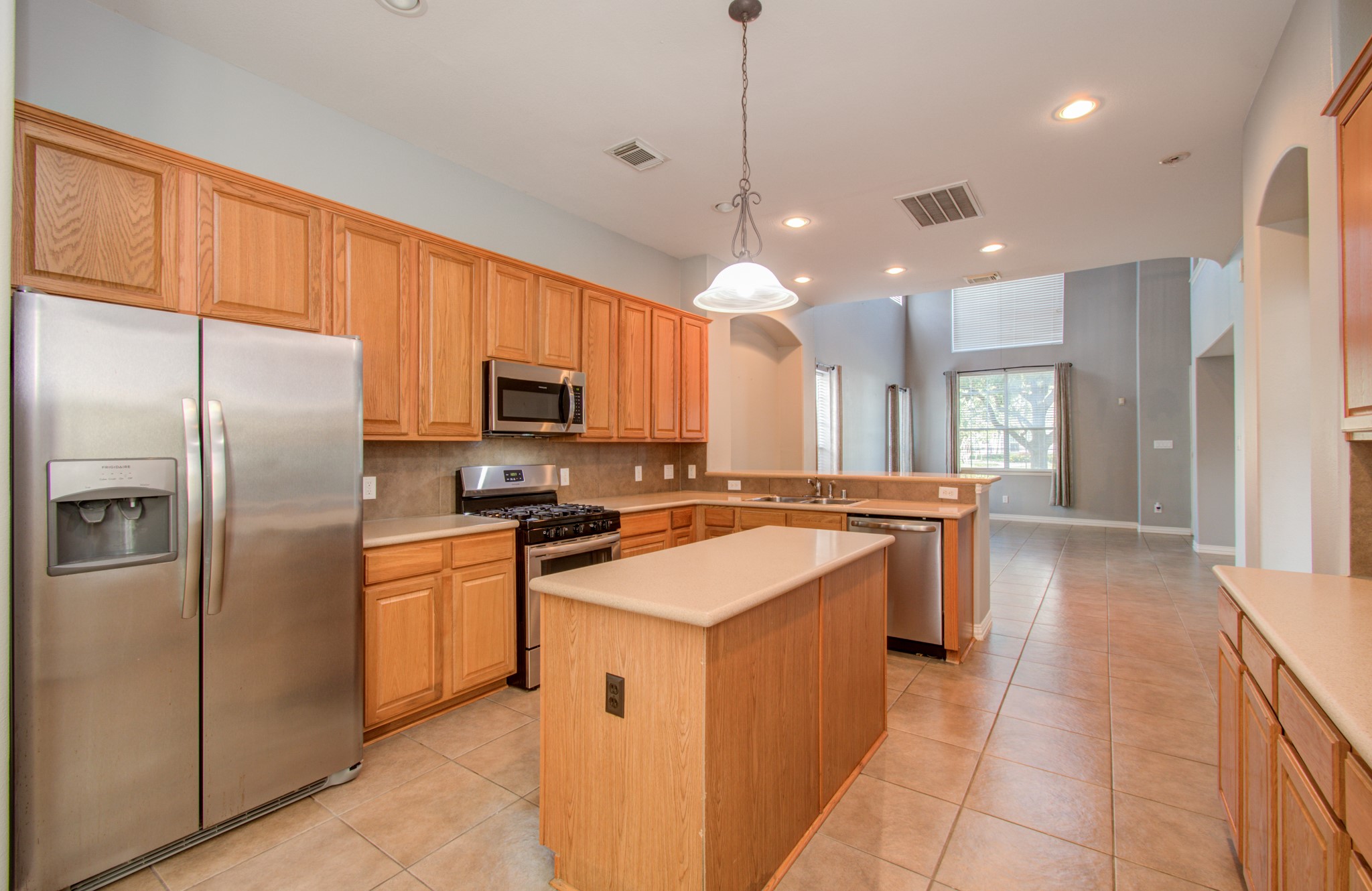 9106 Sunlight Oak Lane Property Photo 11