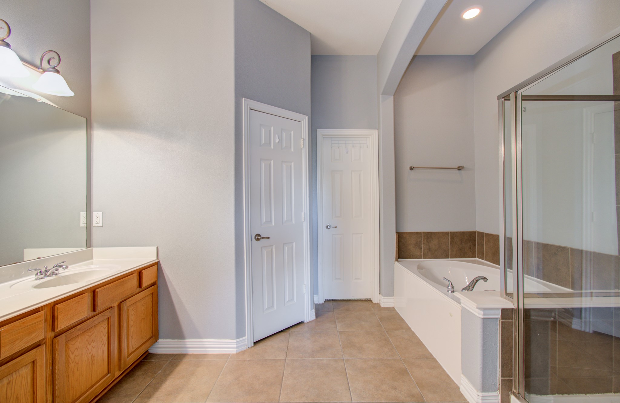 9106 Sunlight Oak Lane Property Photo 17