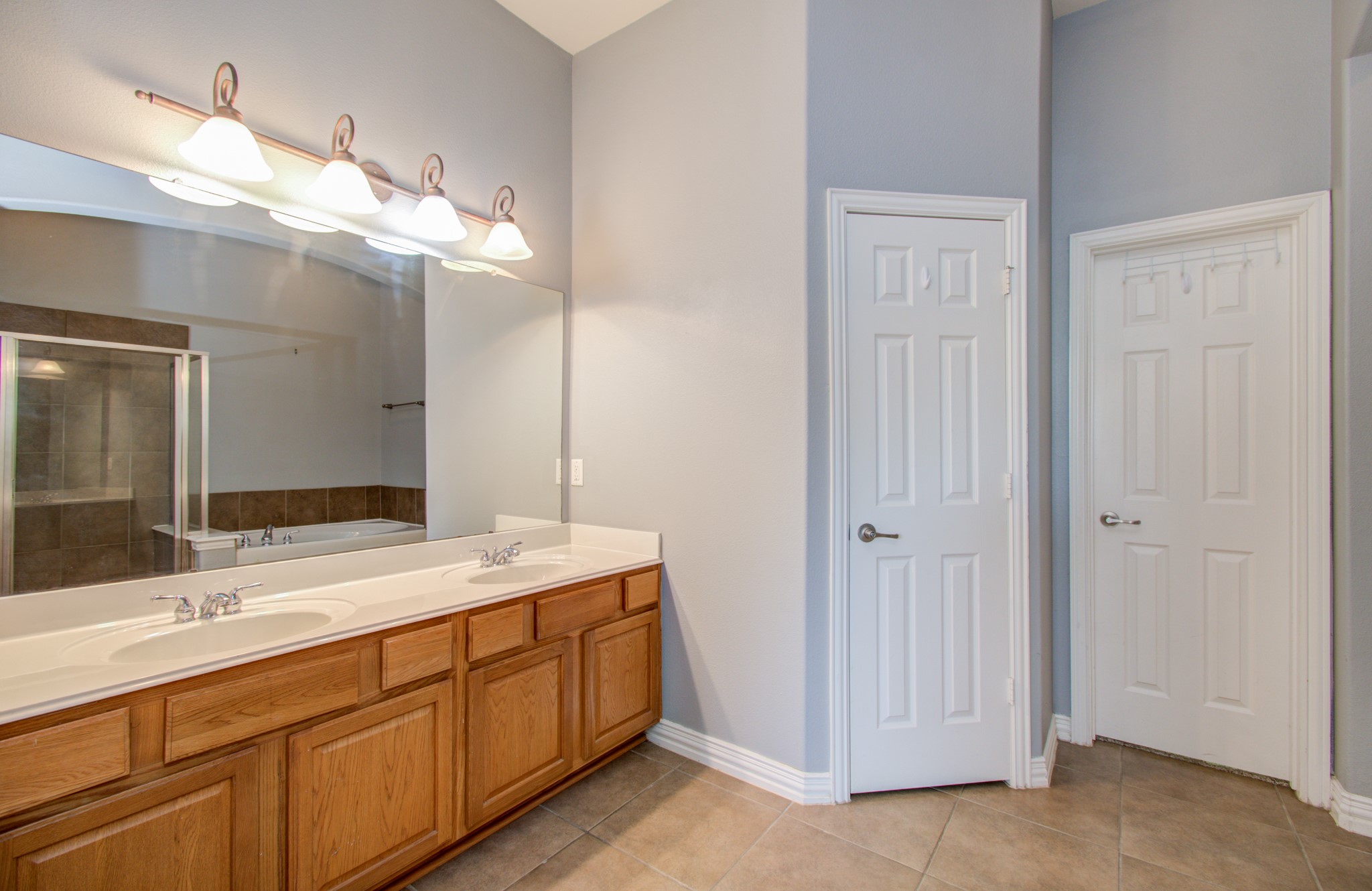 9106 Sunlight Oak Lane Property Photo 18