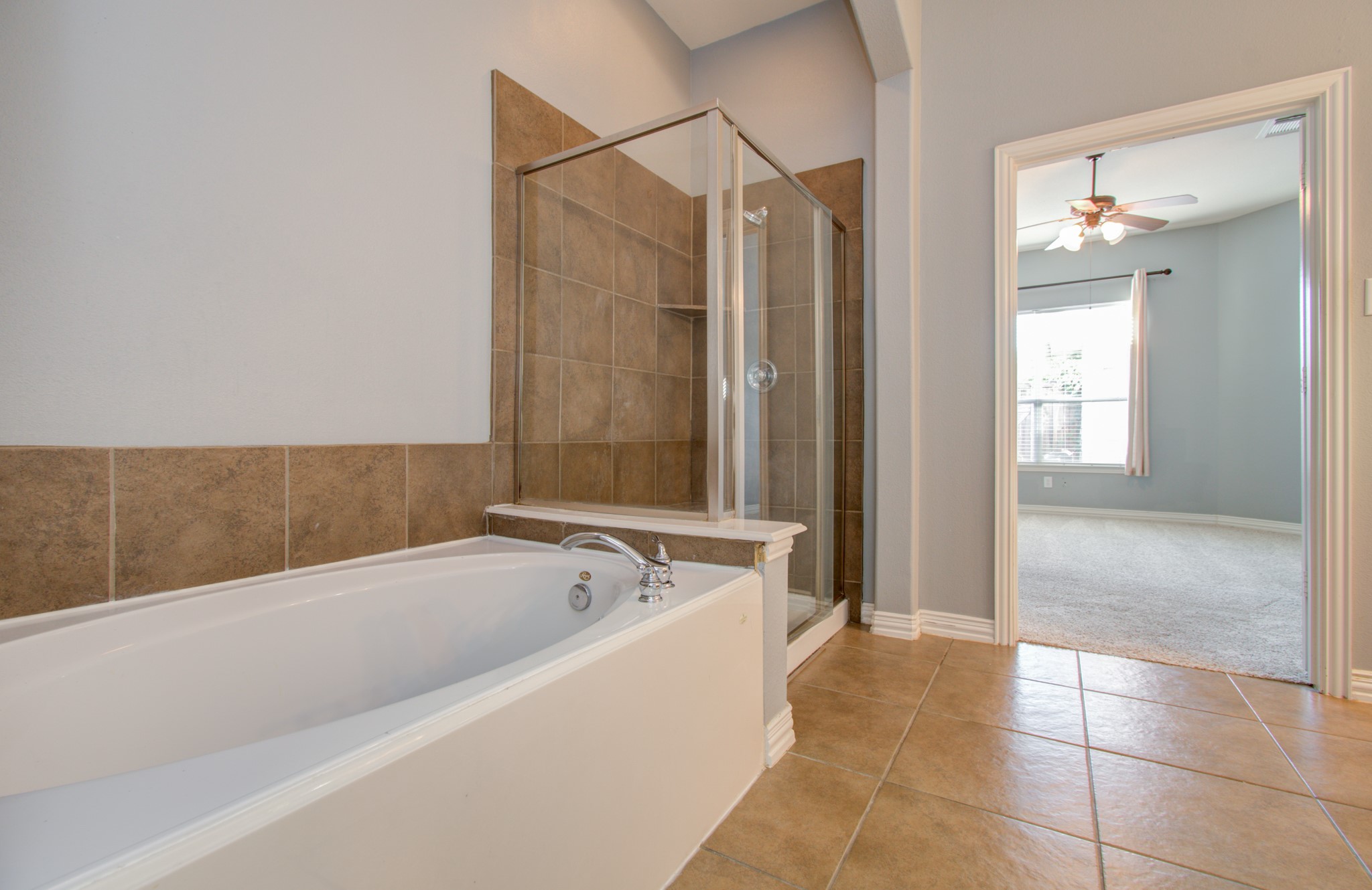 9106 Sunlight Oak Lane Property Photo 20