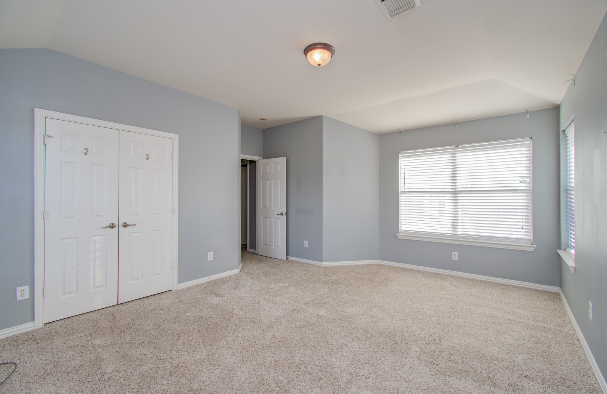 9106 Sunlight Oak Lane Property Photo 27