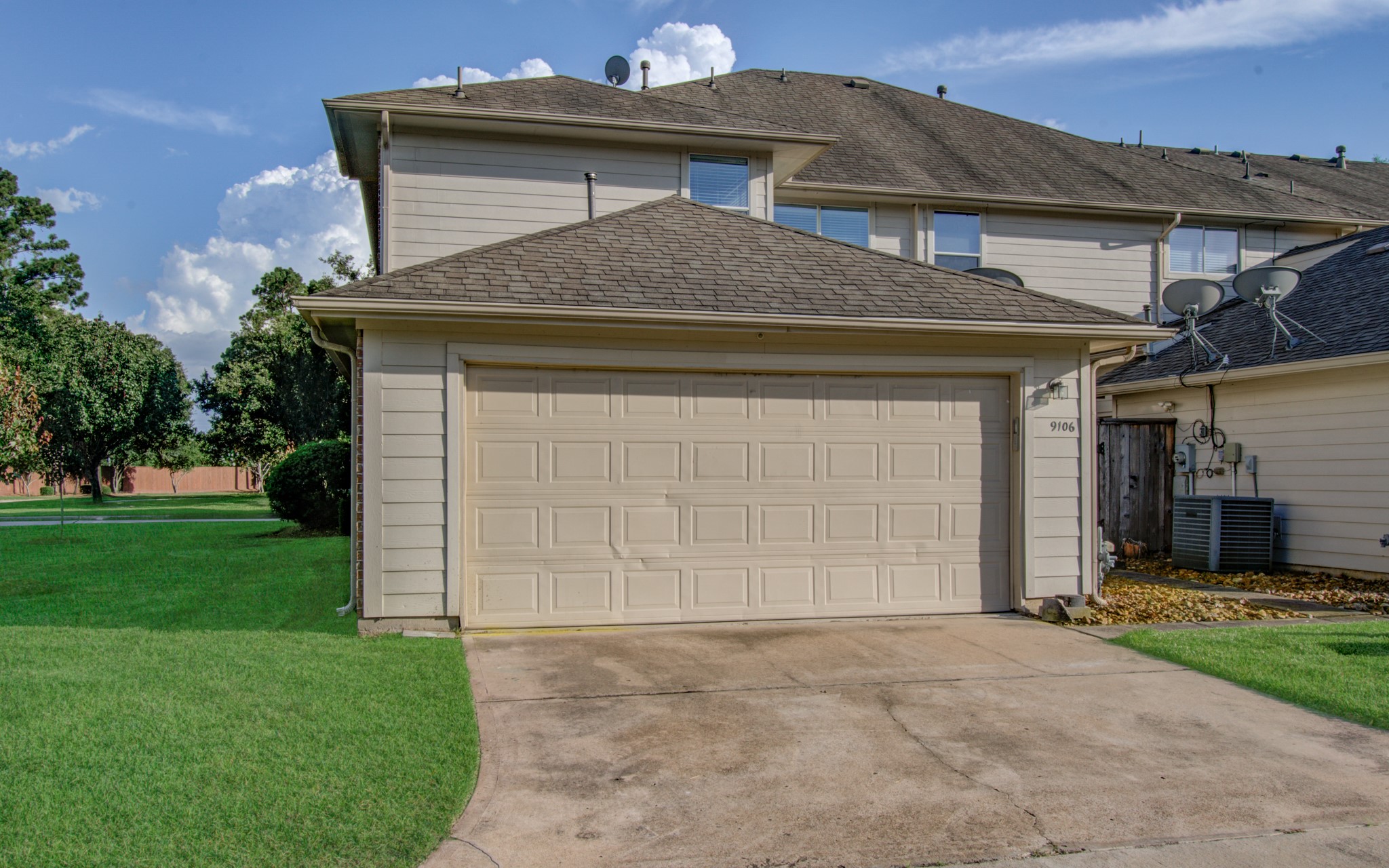 9106 Sunlight Oak Lane Property Photo 28