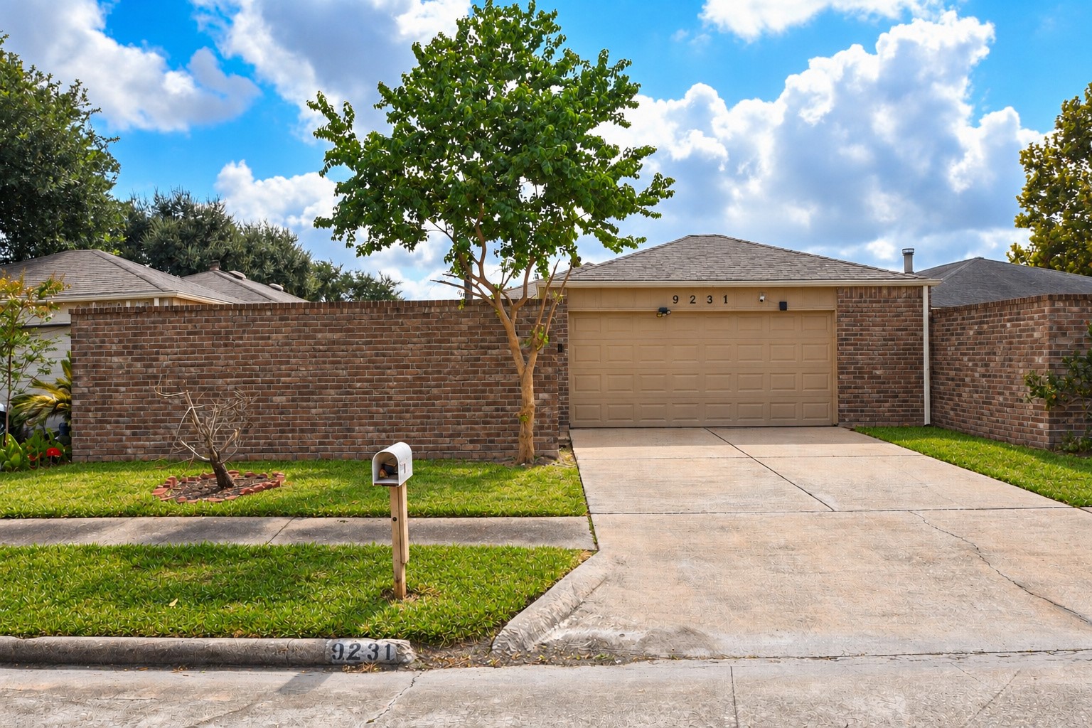 9231 Homeland Drive Property Photo 1