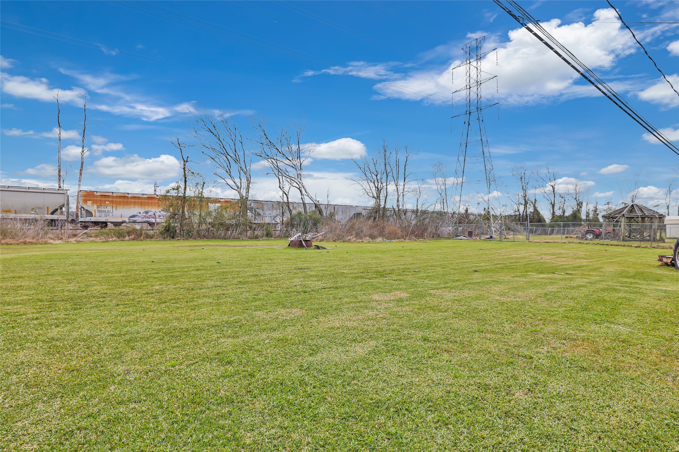 5826 Russell Lane Property Photo 7
