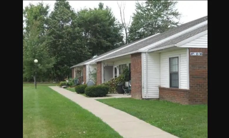 8 Senior Dr Property Photo 2
