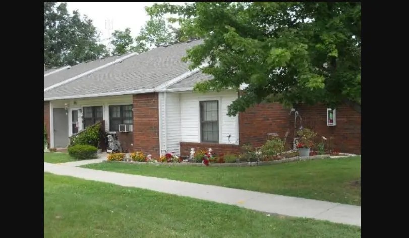 8 Senior Dr Property Photo 3