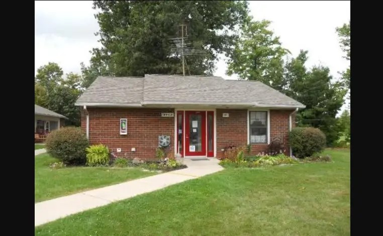 8 Senior Dr Property Photo 4
