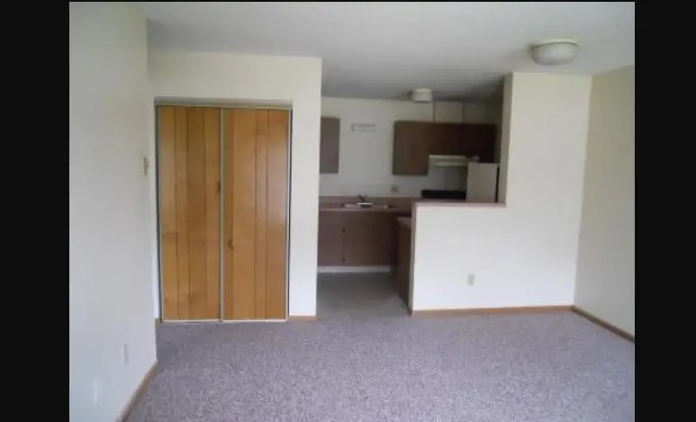 8 Senior Dr Property Photo 6